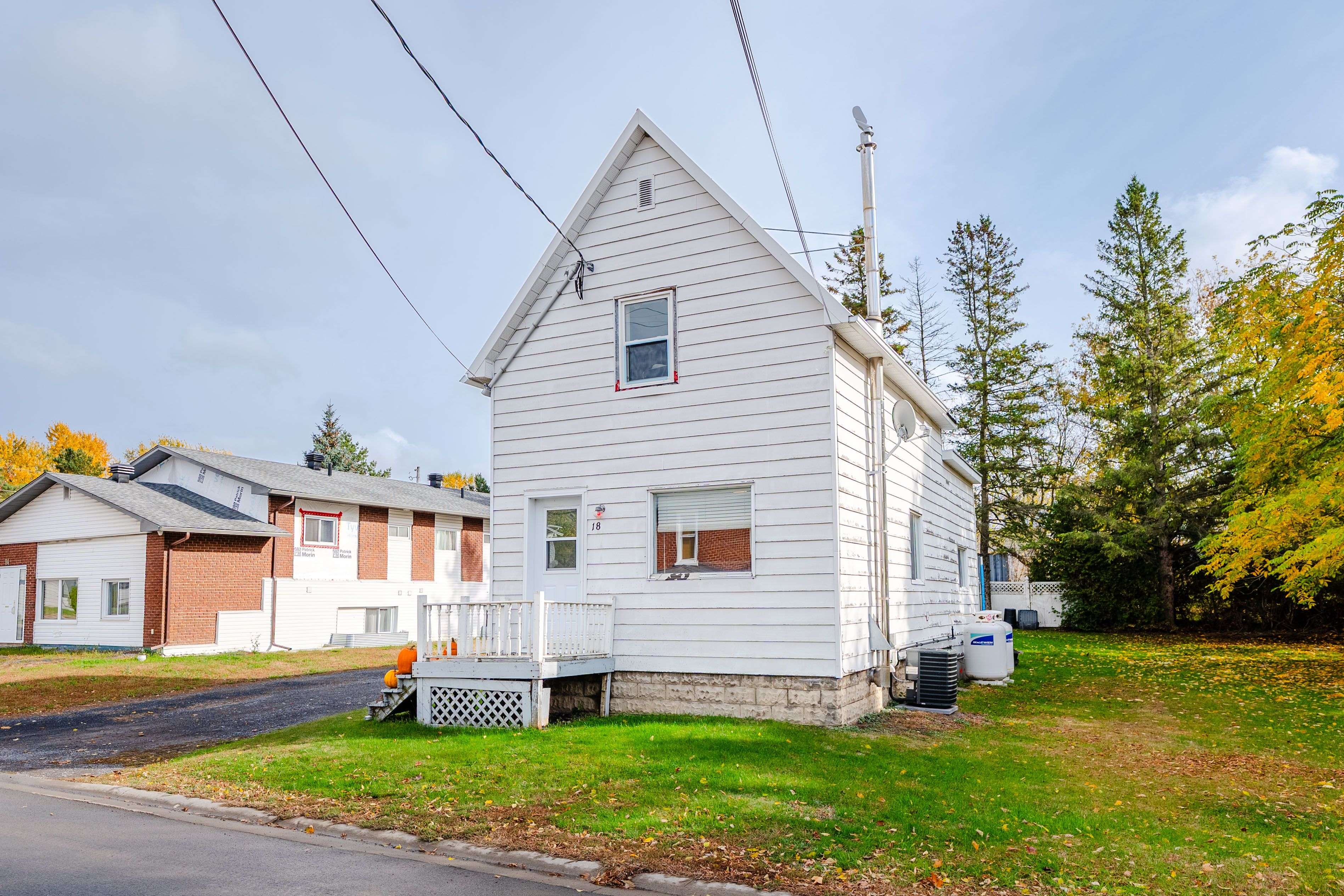 North Glengarry, ON K0C 1T0,18 Mechanic ST W