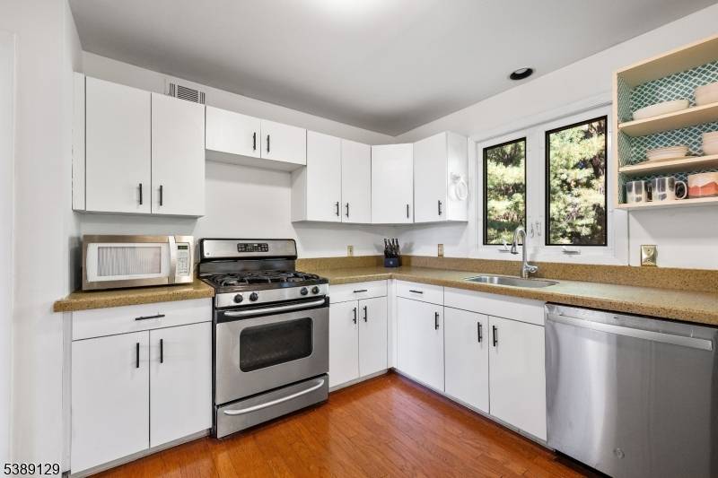 Saddle Brook Twp., NJ 07663,16 Sherry Ln