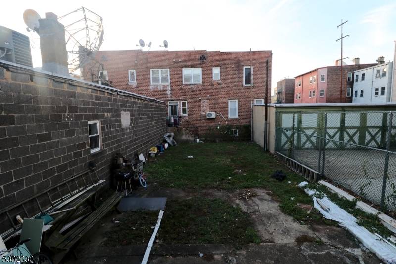 Newark City, NJ 07105,233-235 Adams St