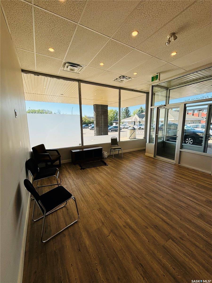 3010 Arlington AVENUE #4, Saskatoon, SK S7J 2J9
