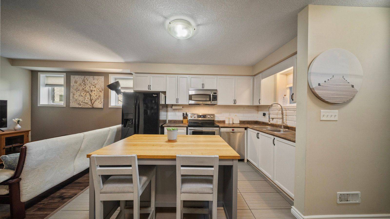 Kitchener, ON N2N 0B6,931 Glasgow ST #14D