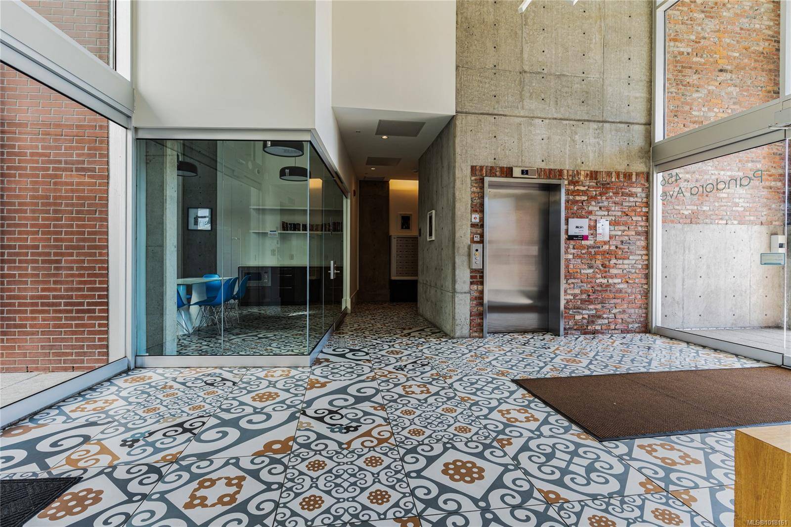 Victoria, BC V8W 0E3,456 Pandora Ave #211