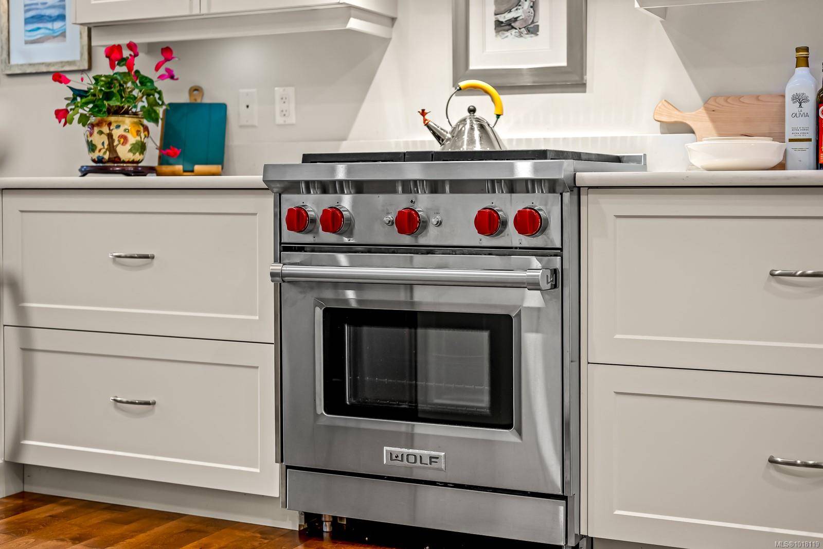 Comox, BC V9M 2B8,1861 Queens Ave