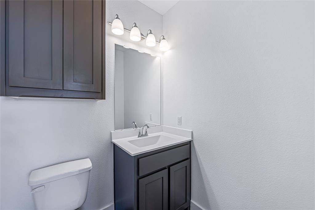 Fort Worth, TX 76179,7129 Aves