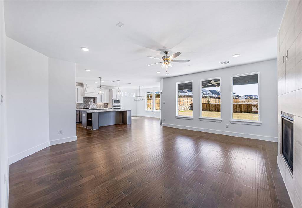 Fort Worth, TX 76179,7129 Aves