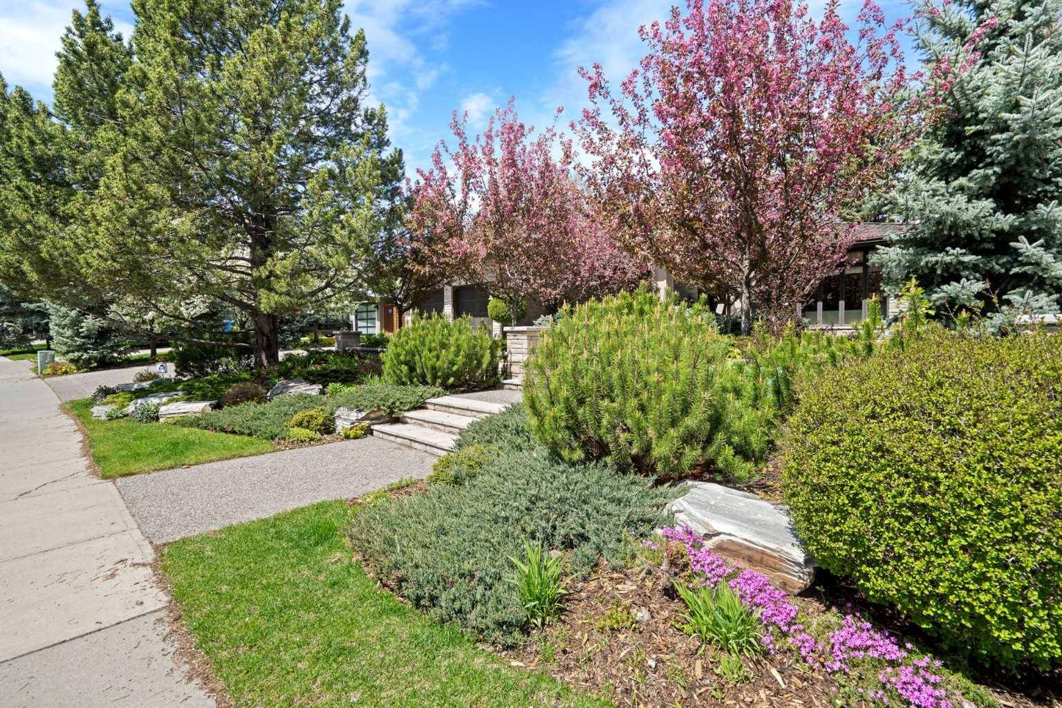 Calgary, AB T2V 2B9,1020 Bel-Aire DR SW