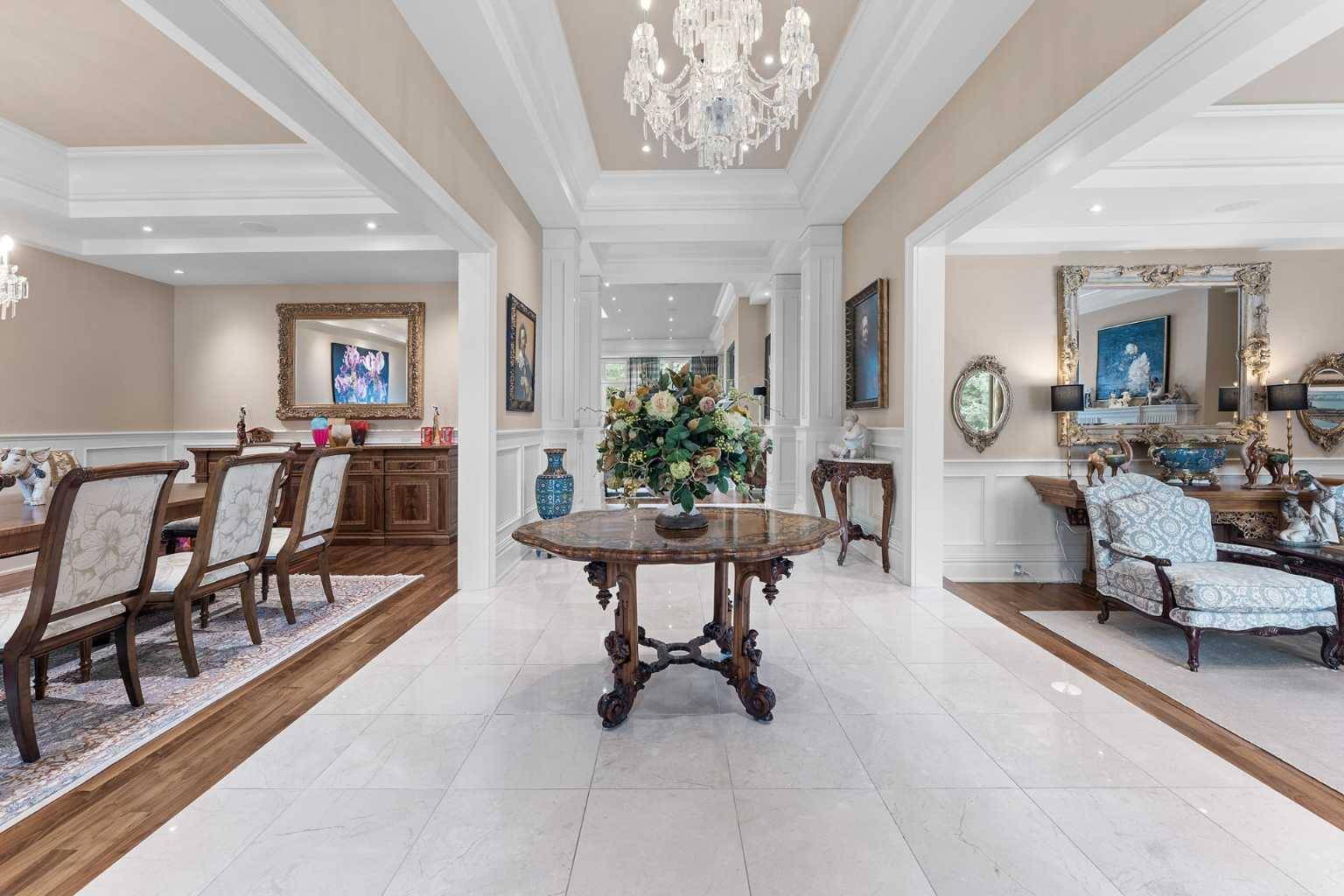 Calgary, AB T2V 2B9,1020 Bel-Aire DR SW