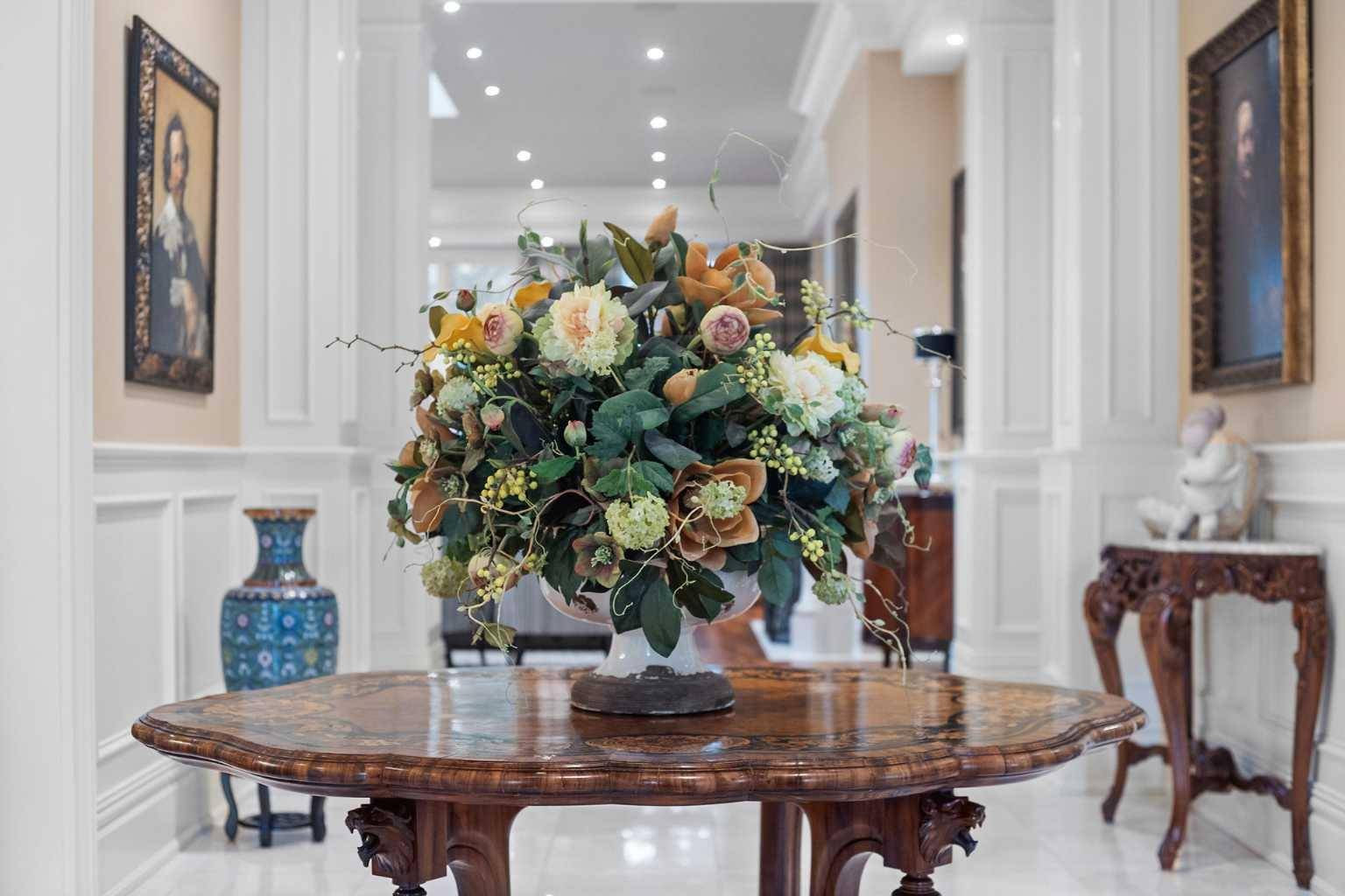 Calgary, AB T2V 2B9,1020 Bel-Aire DR SW