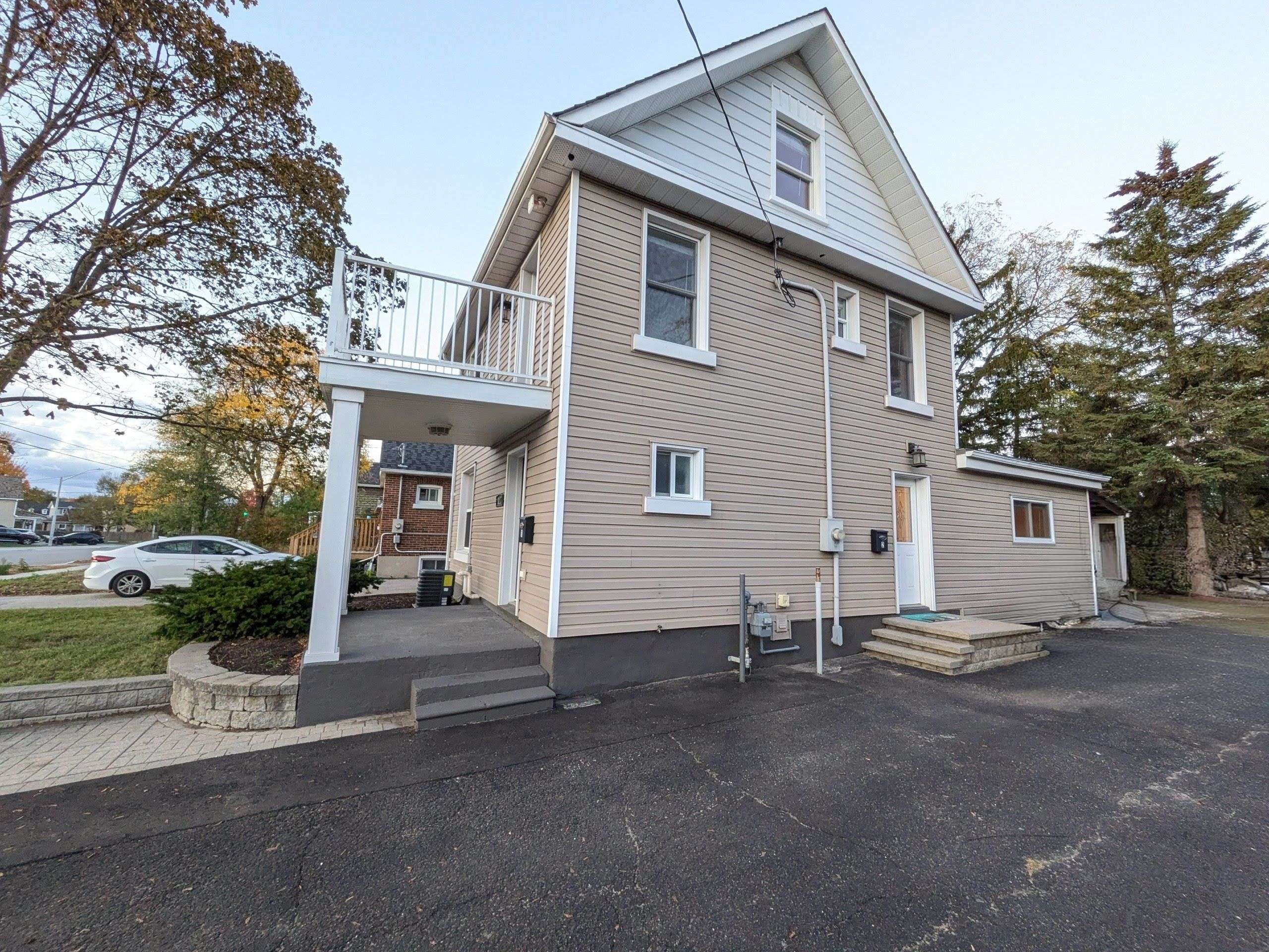 Barrie, ON L4N 3E6,127 Innisfil ST