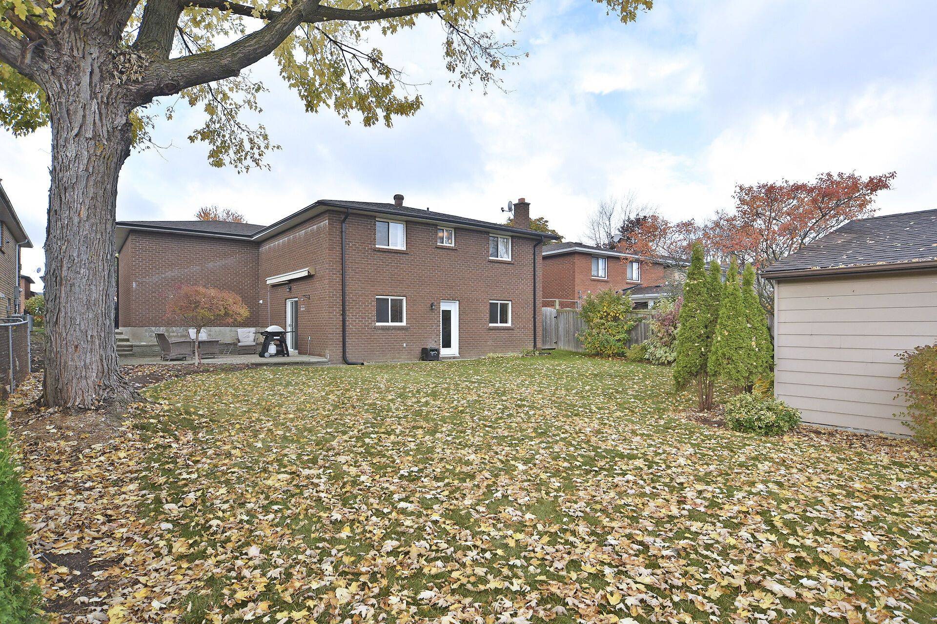 Bradford West Gwillimbury, ON L3Z 2W9,377 Parkwood AVE