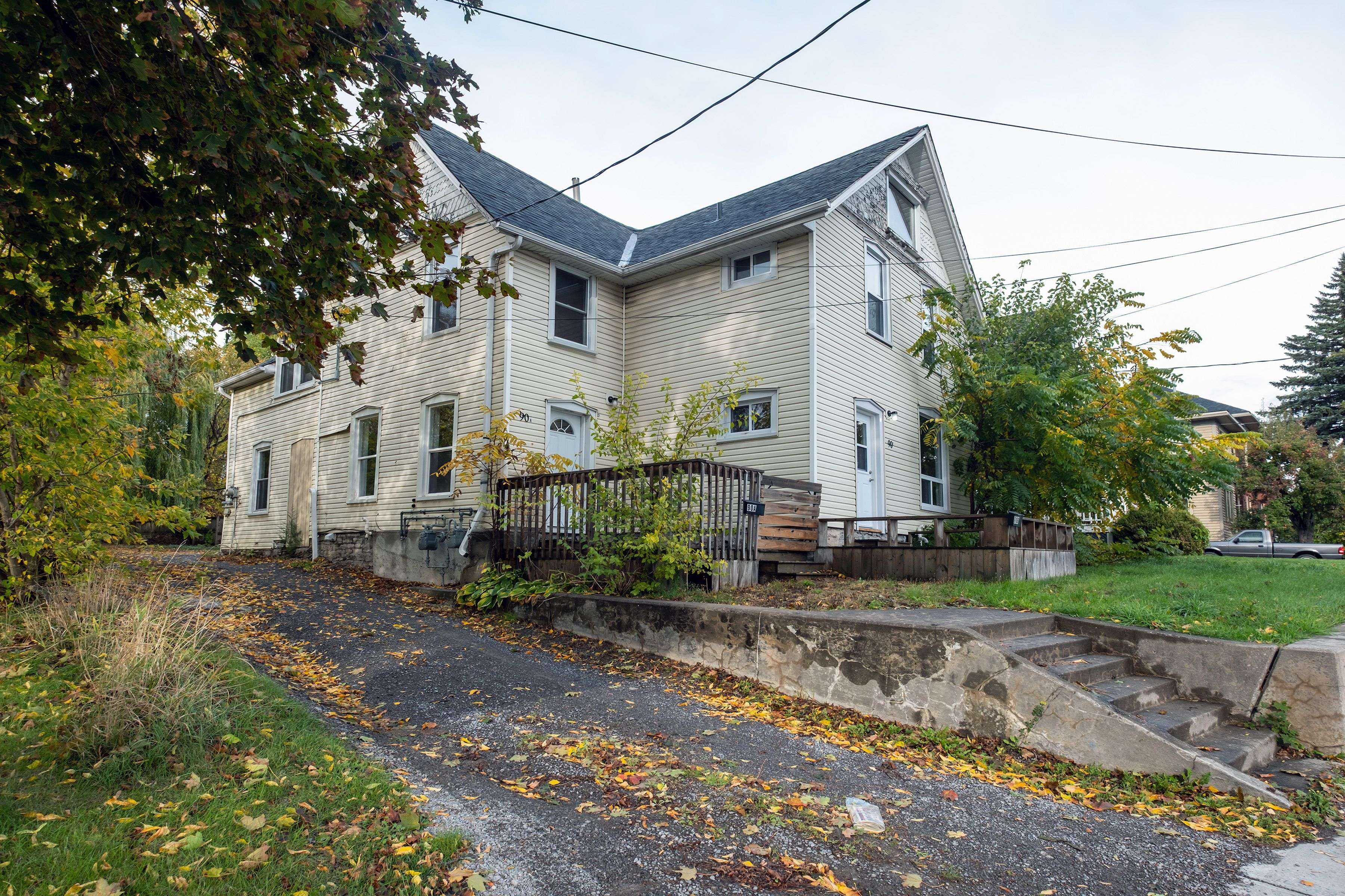 Belleville, ON K8N 1C1,90 Dundas ST E