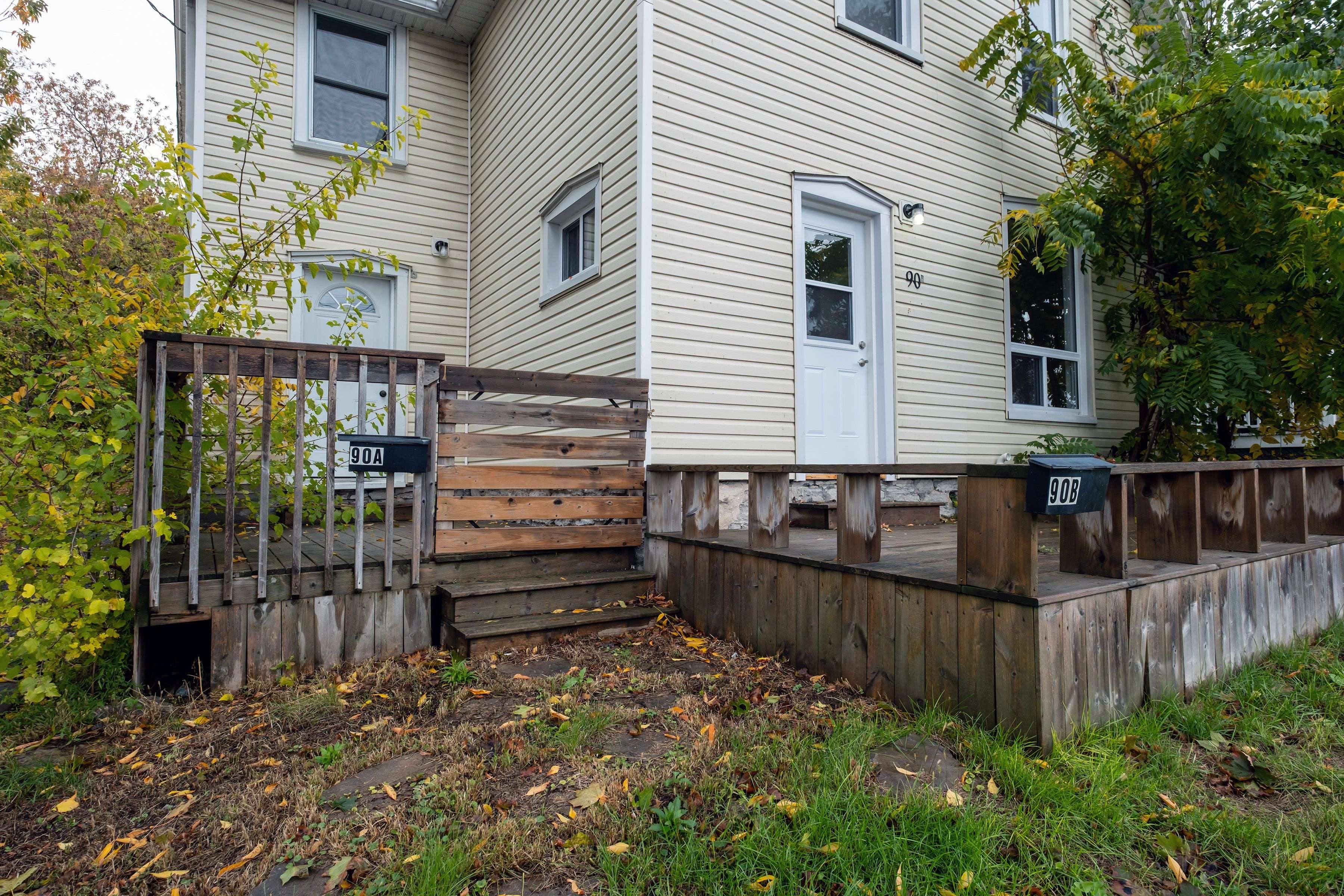 Belleville, ON K8N 1C1,90 Dundas ST E