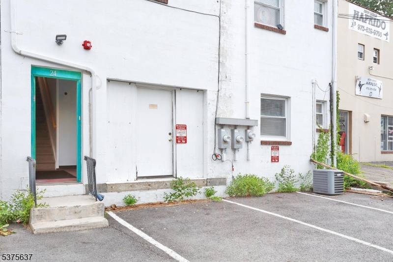 Pompton Lakes Boro, NJ 07442,24 Lakeside Ave