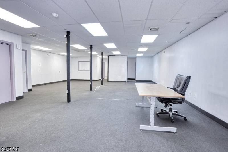 Pompton Lakes Boro, NJ 07442,24 Lakeside Ave