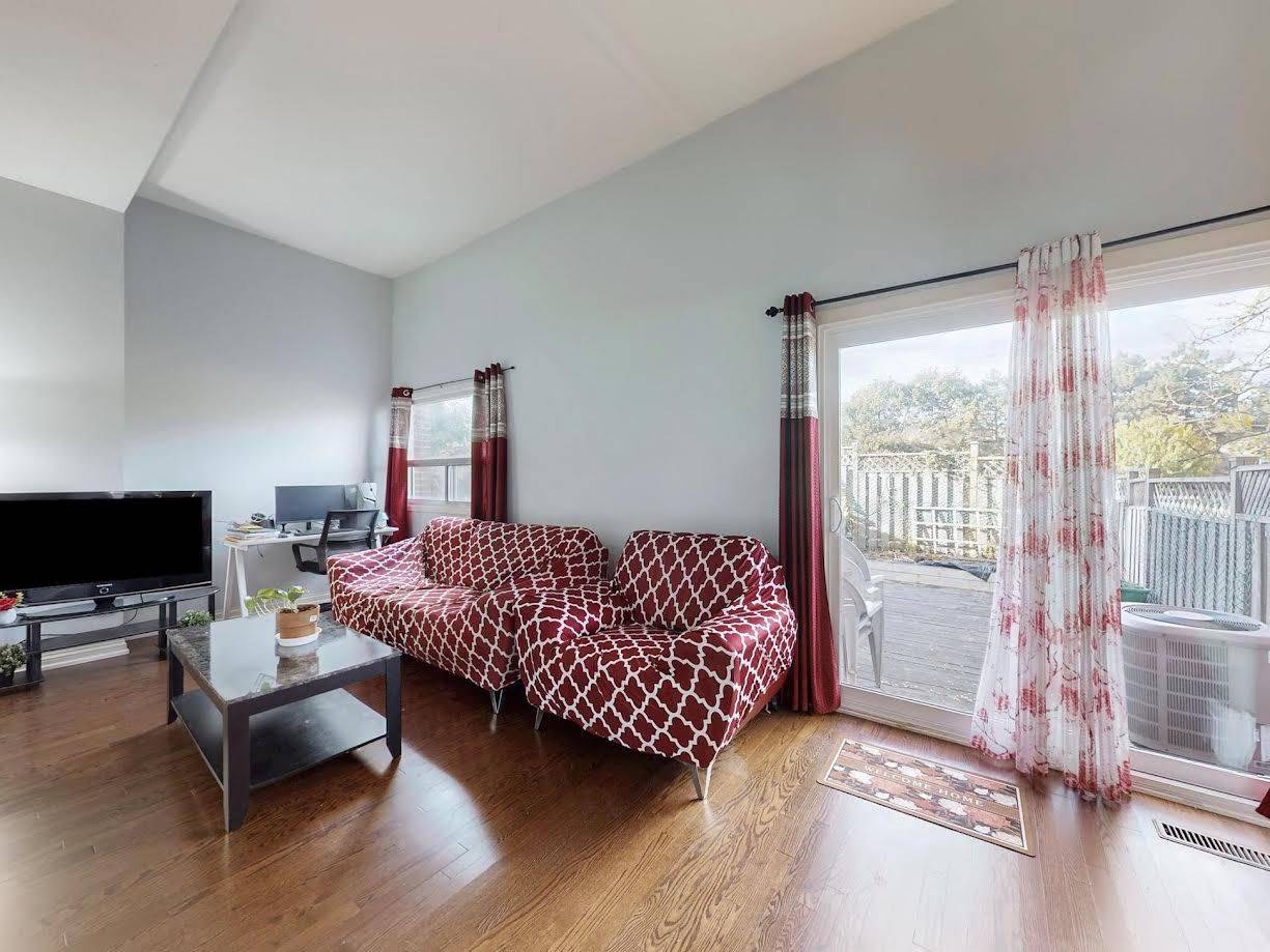 Toronto C07, ON M2R 3M2,2 Dove Hawk WAY