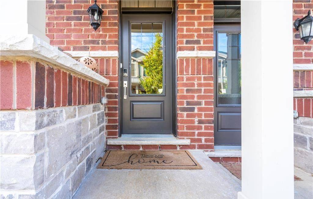 Grimsby, ON L3M 0H4,15 Pierre Trudeau LN