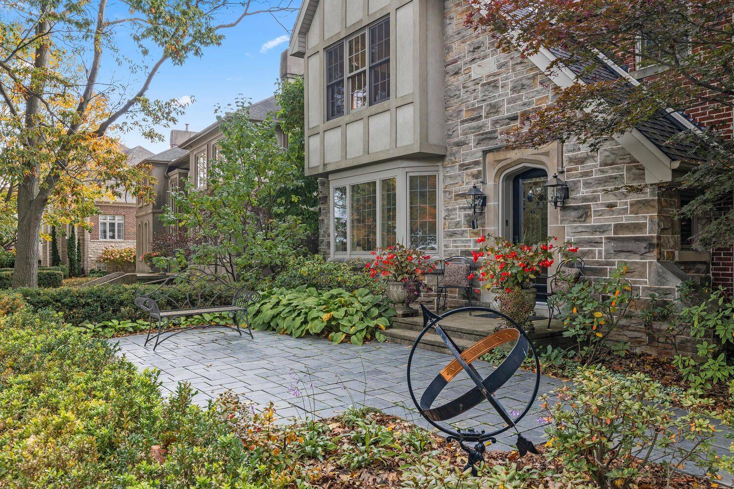 Hamilton, ON L9C 1H8,1025 Scenic DR