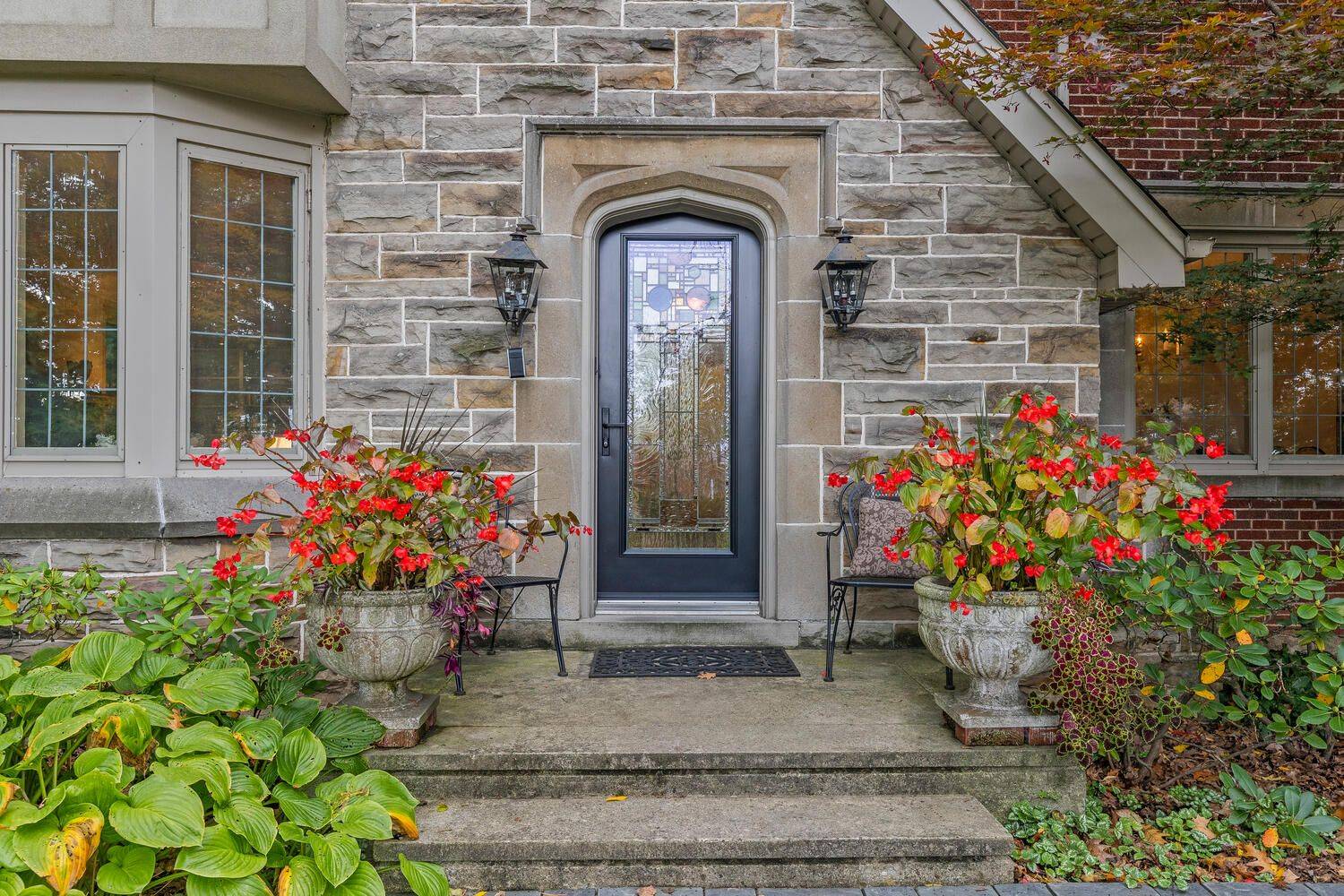 Hamilton, ON L9C 1H8,1025 Scenic DR