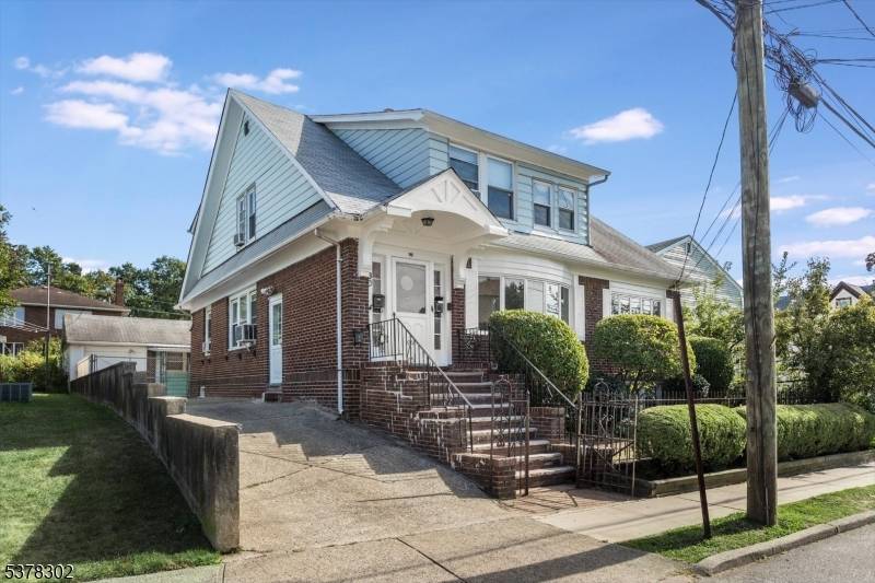 Elmwood Park Boro, NJ 07407,60 Martha Ave