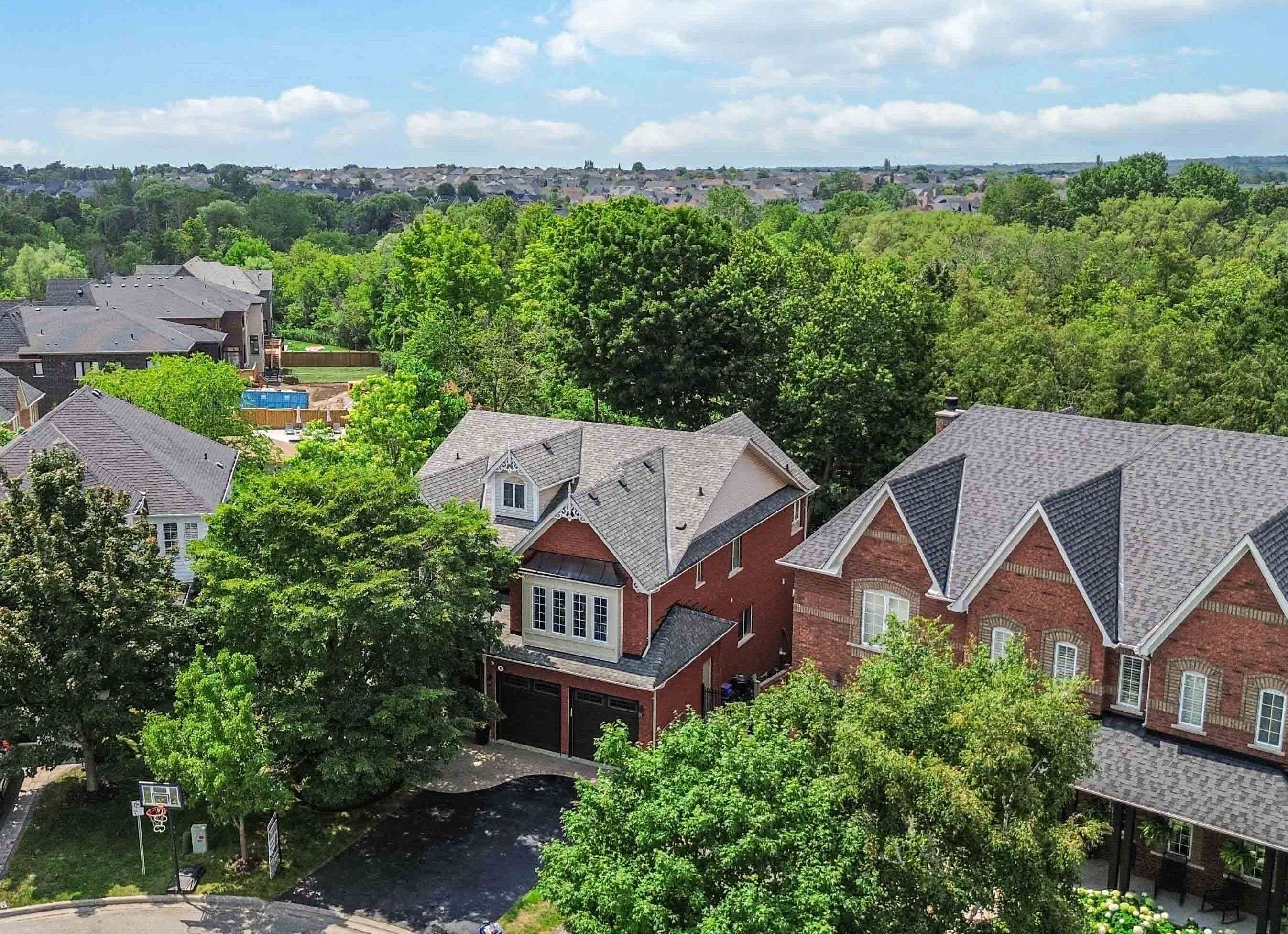 Whitby, ON L1M 2N1,6 Braddock CT