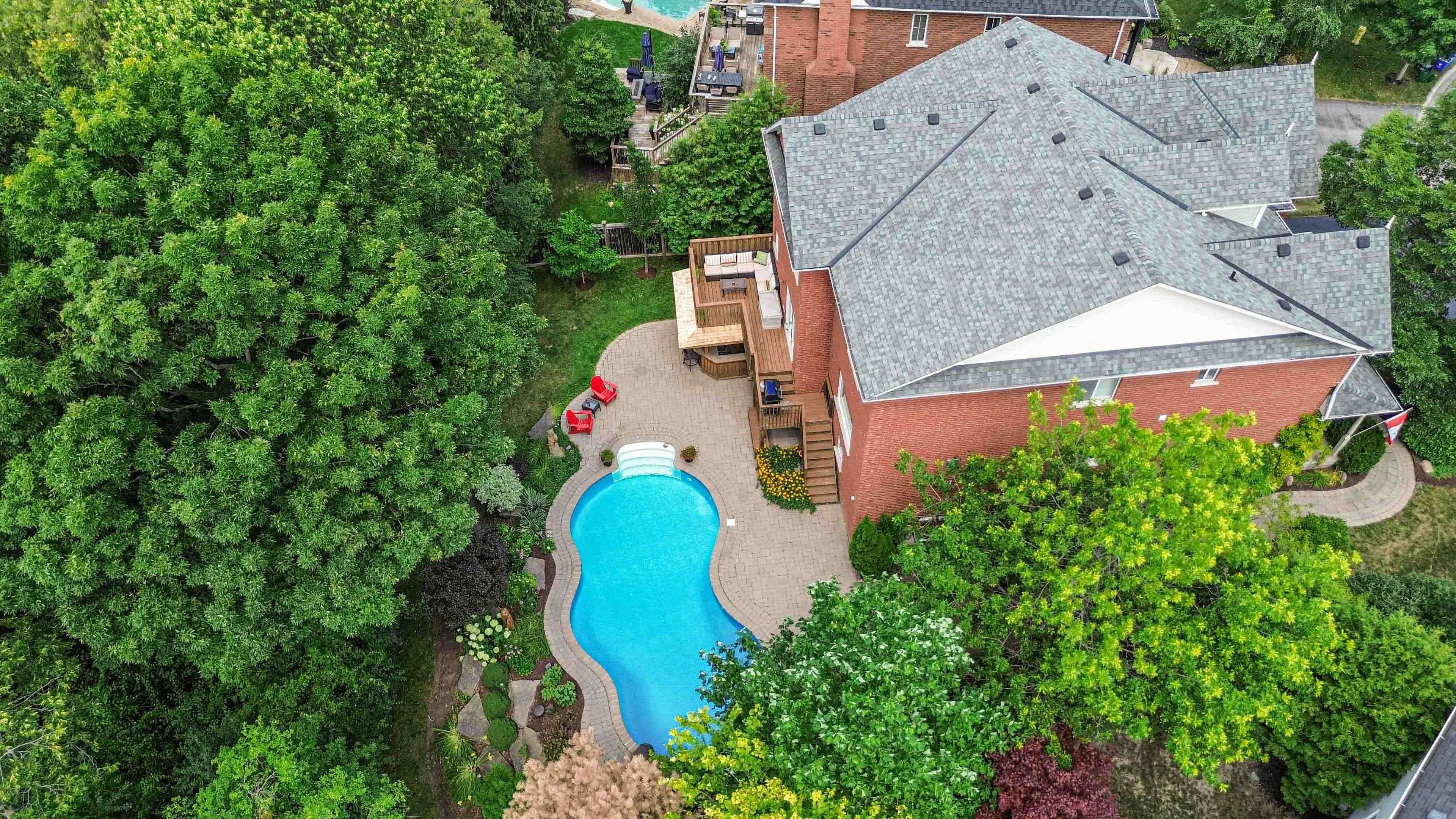 Whitby, ON L1M 2N1,6 Braddock CT