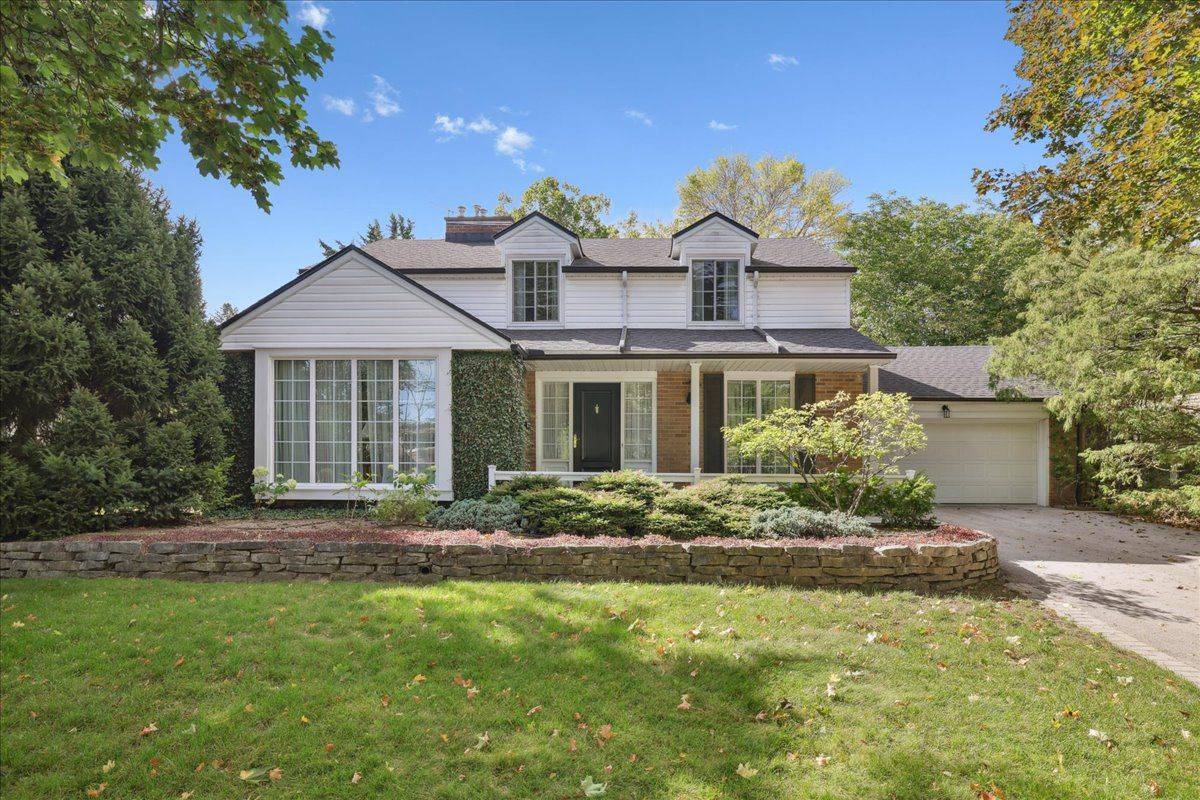 Burlington, ON L7L 2C8,222 STRATHCONA DR