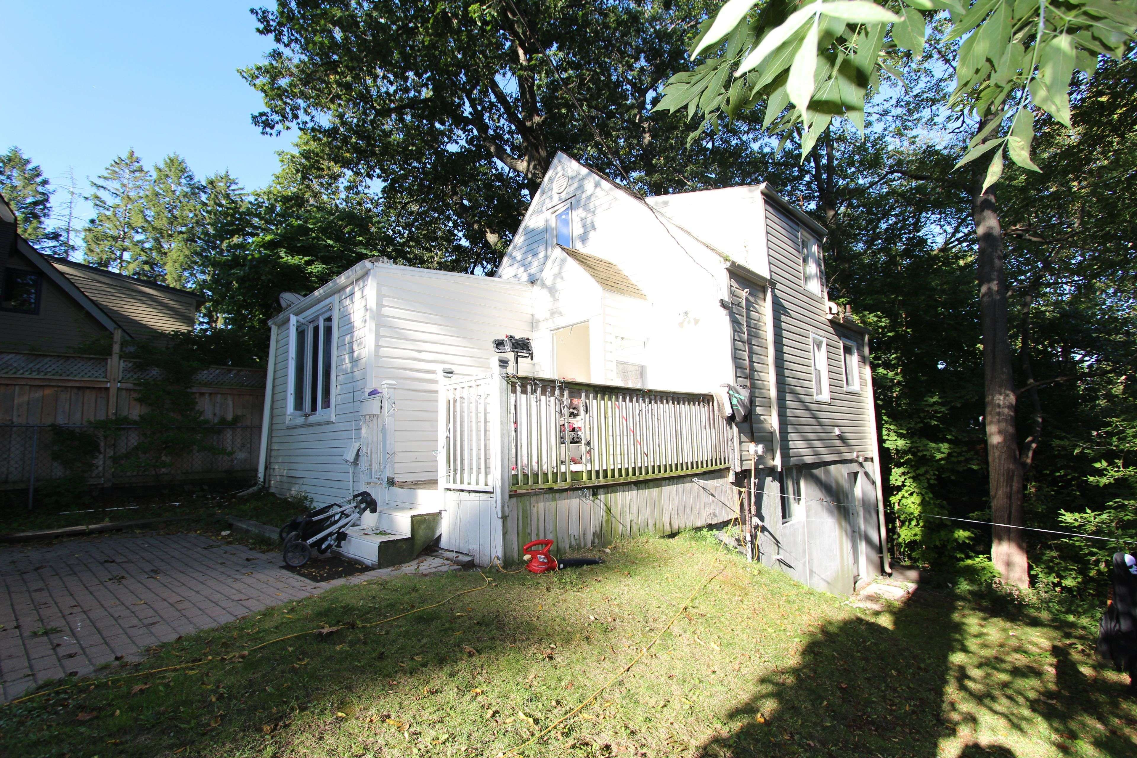 Mississauga, ON L5H 1H8,961 Lakeshore RD W