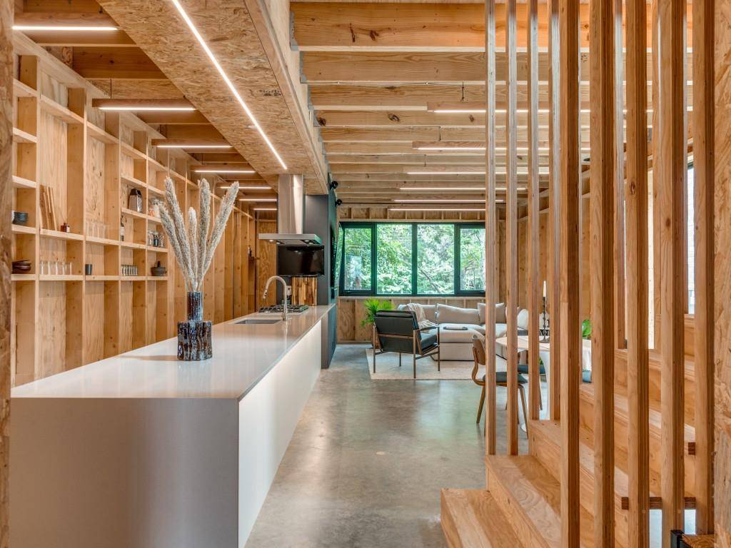 Dallas, TX 75243,907 Blackland Court