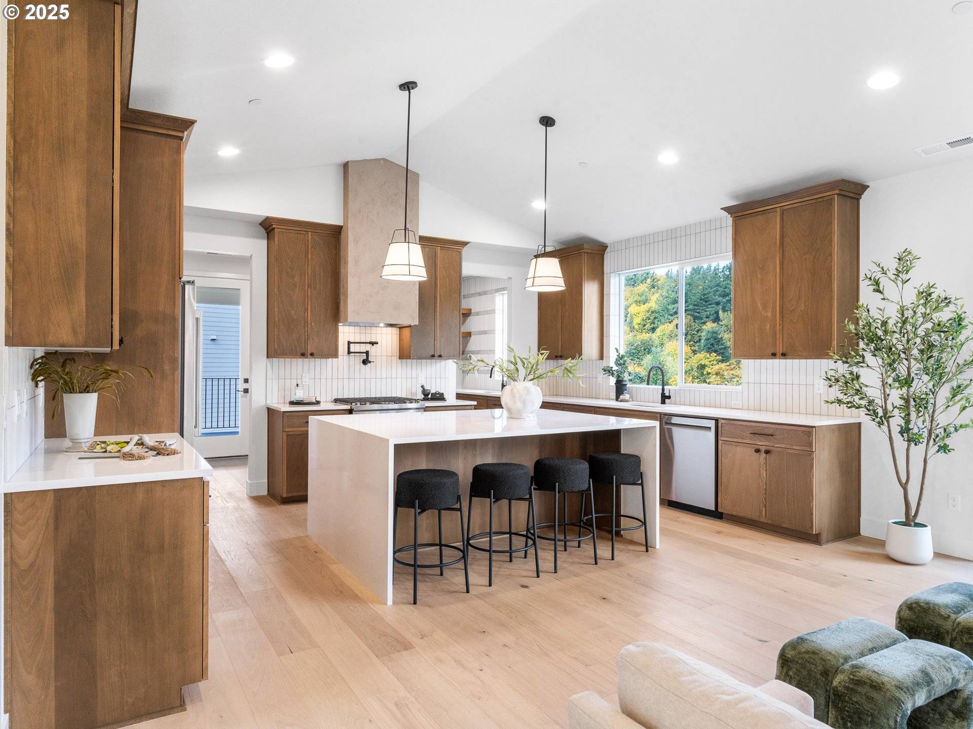 Gresham, OR 97080,841 SW 49th DR