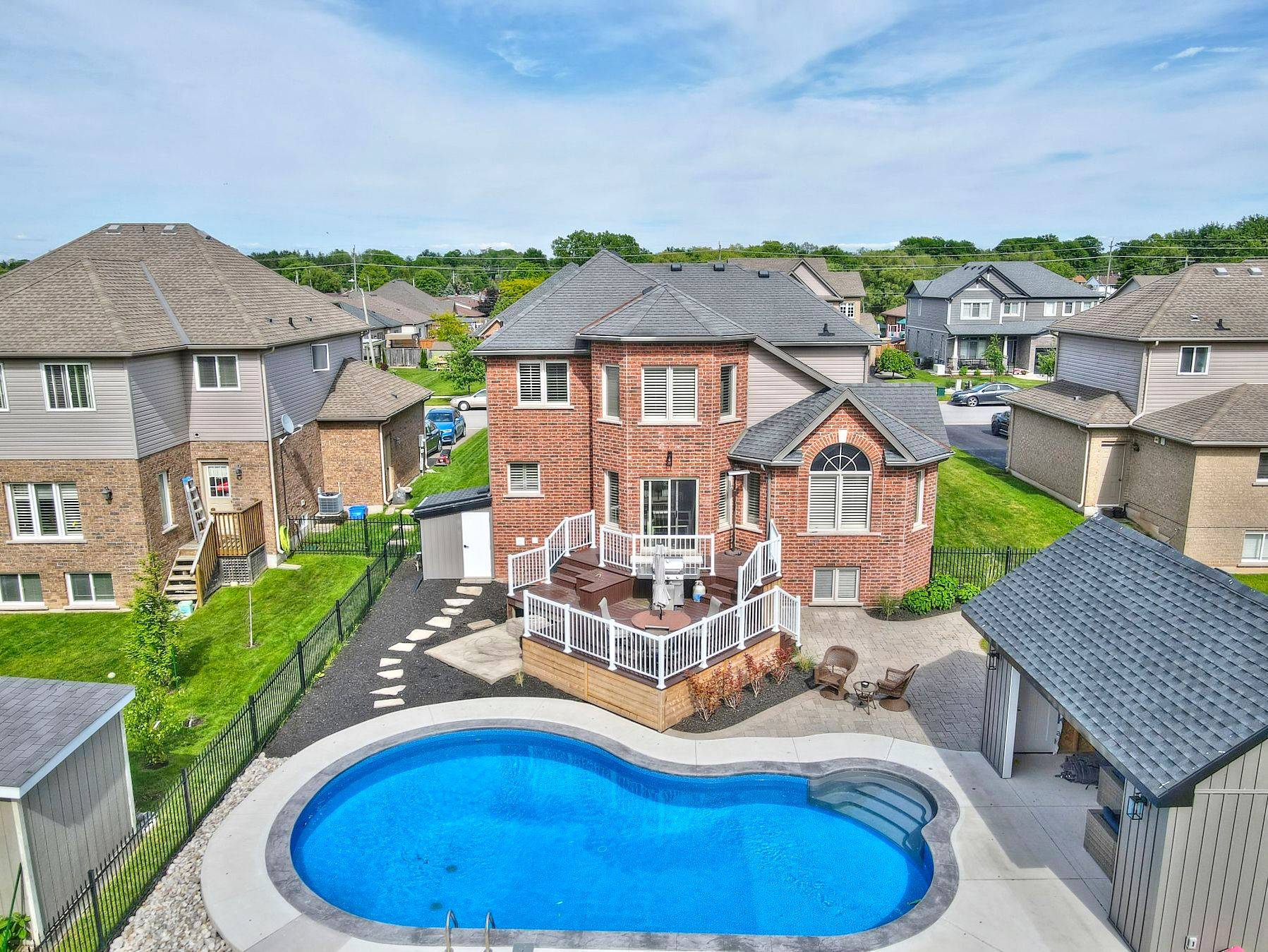 Fort Erie, ON L0S 1N0,507 Carrie AVE