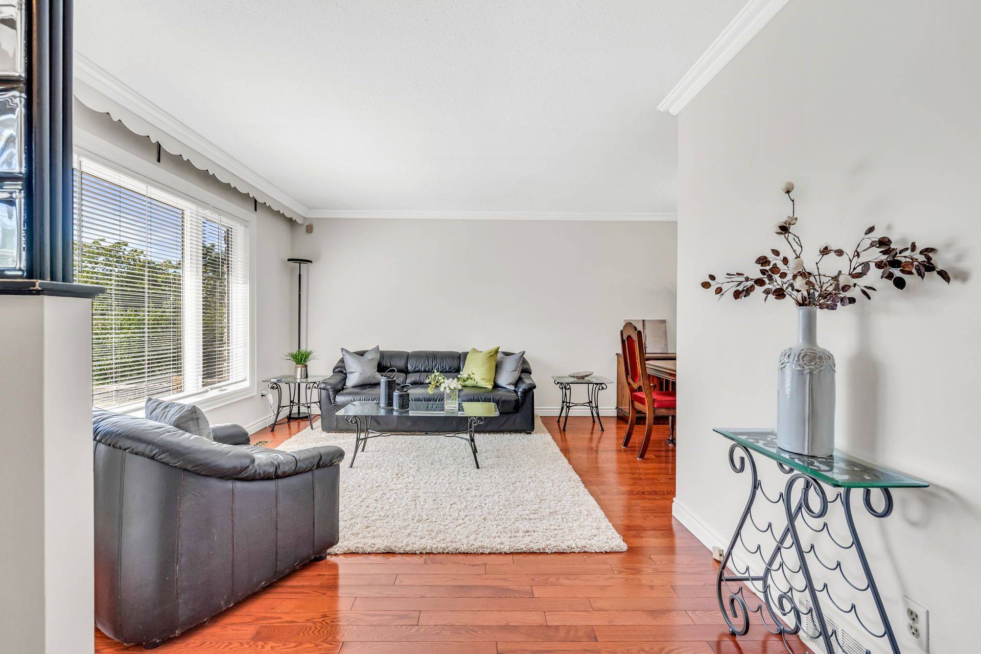 Toronto W10, ON M9V 2C8,68 Mount Olive DR