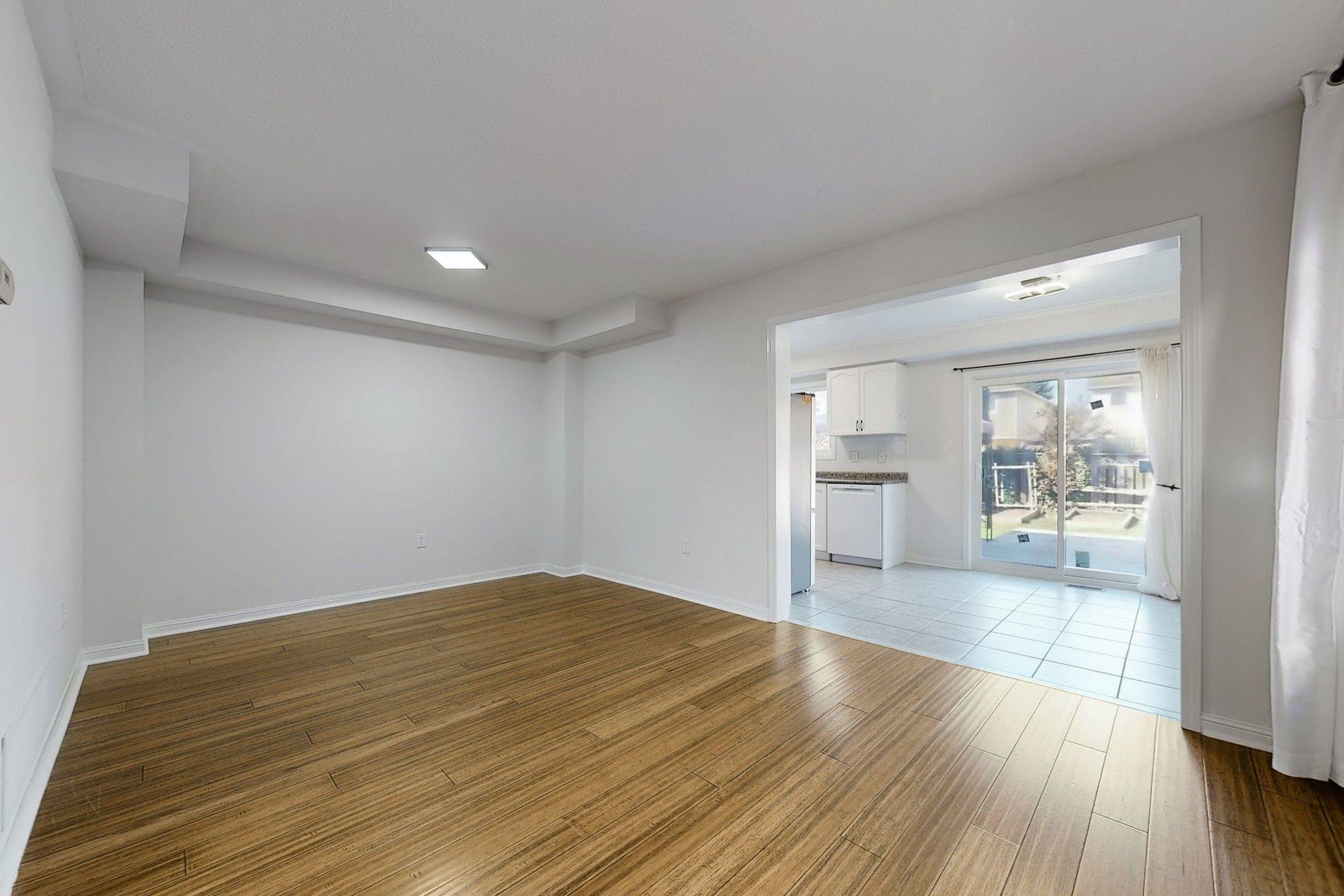 Whitby, ON L1R 2Z8,55 Catkins CRES