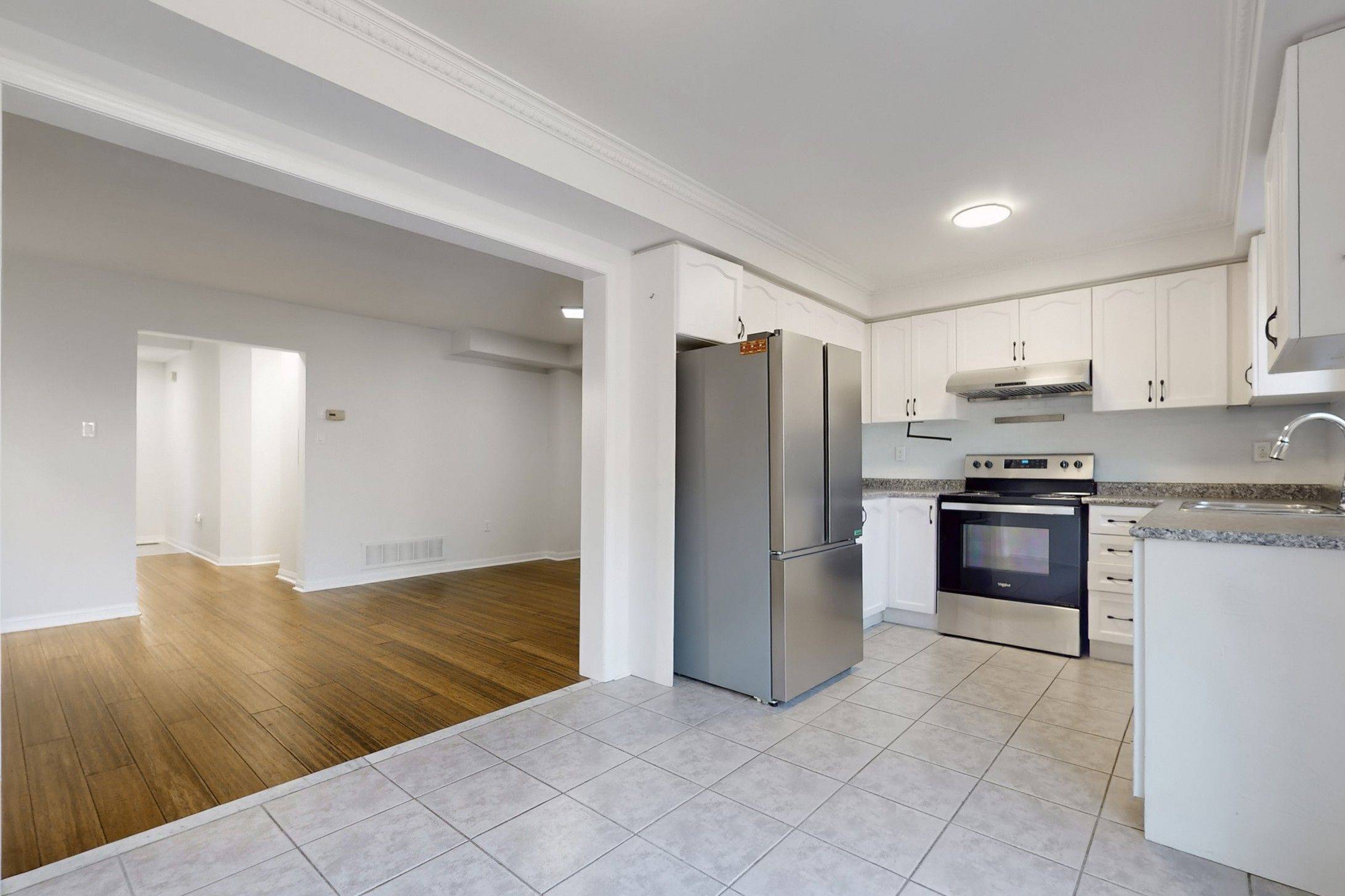 Whitby, ON L1R 2Z8,55 Catkins CRES