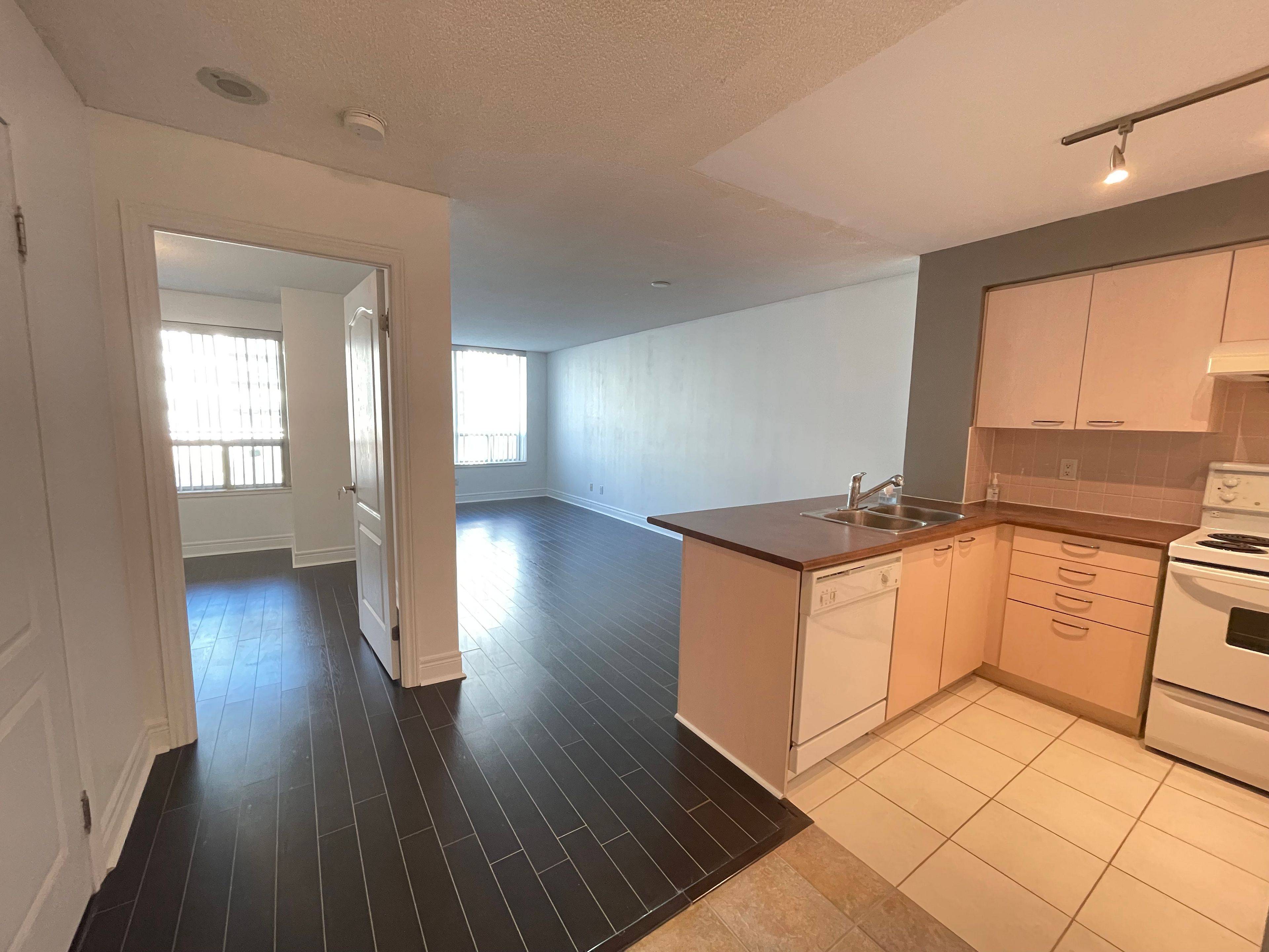 Markham, ON L3T 7Y5,48 Suncrest BLVD #515