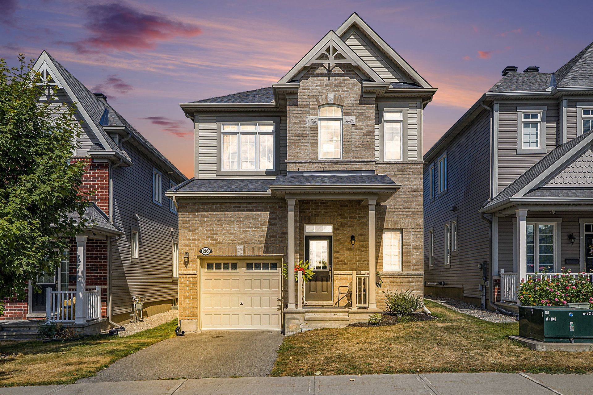 Kanata, ON K2M 3A6,285 Meadowbreeze DR