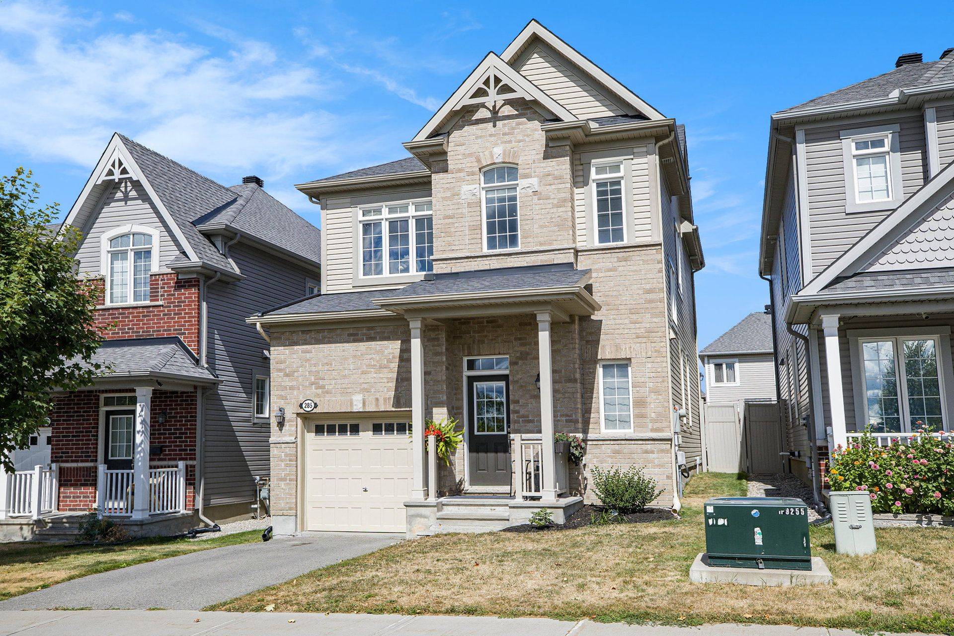 Kanata, ON K2M 3A6,285 Meadowbreeze DR