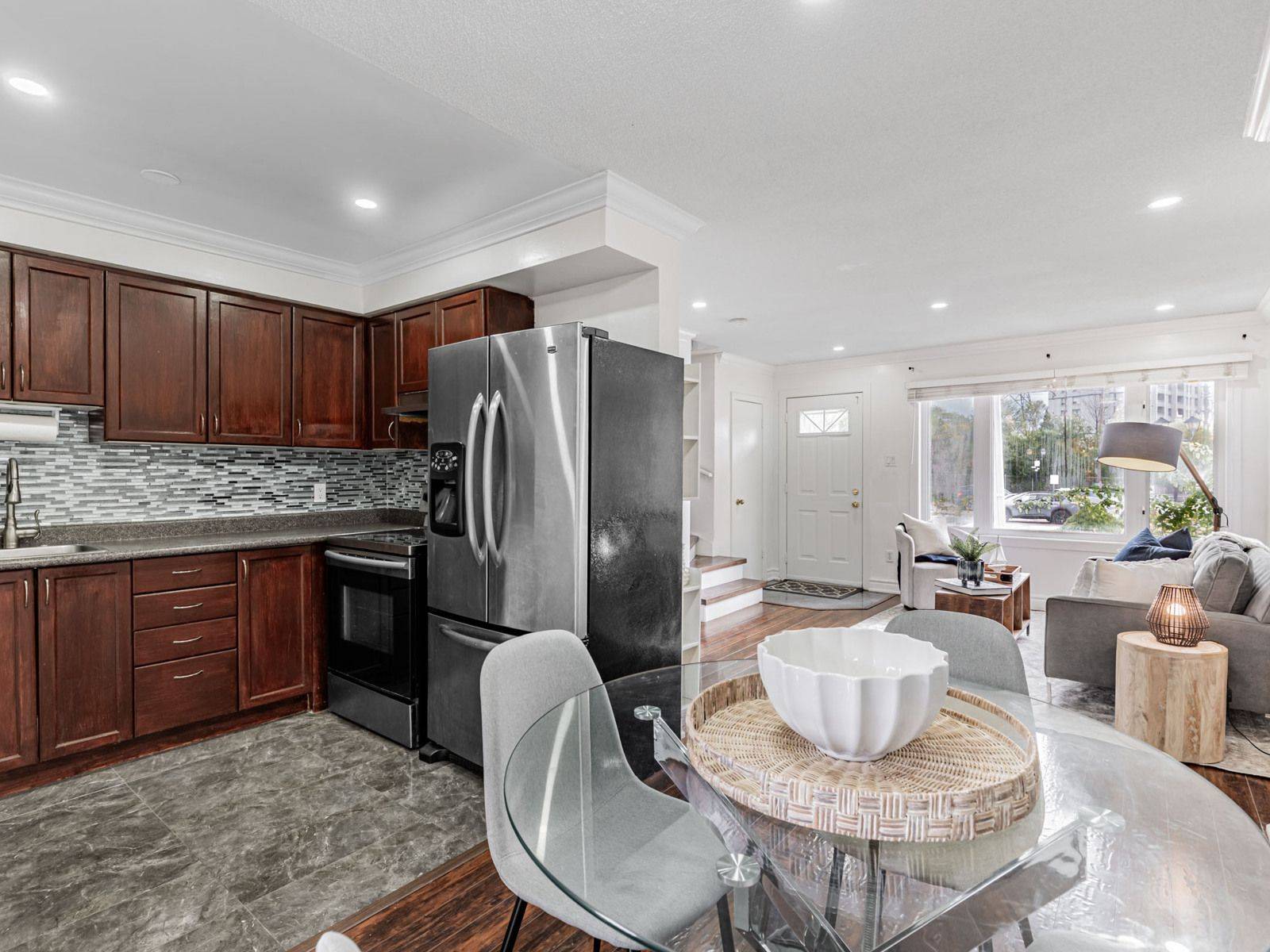 Toronto E04, ON M1K 2C5,740 Kennedy RD #8