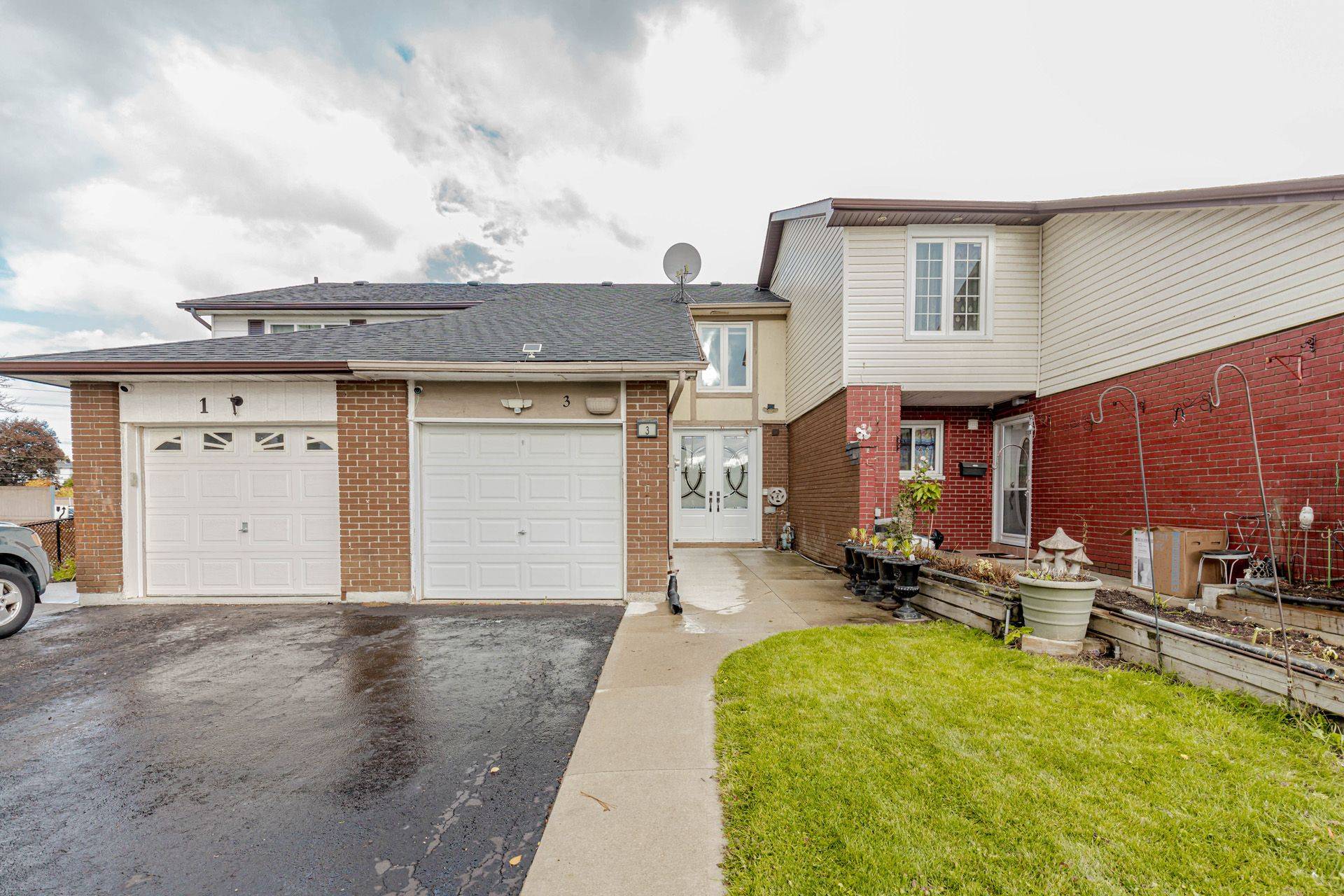 Brampton, ON L6V 2X5,3 Kingswood DR