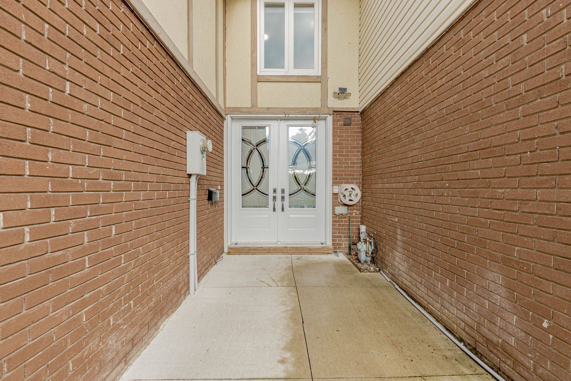 Brampton, ON L6V 2X5,3 Kingswood DR