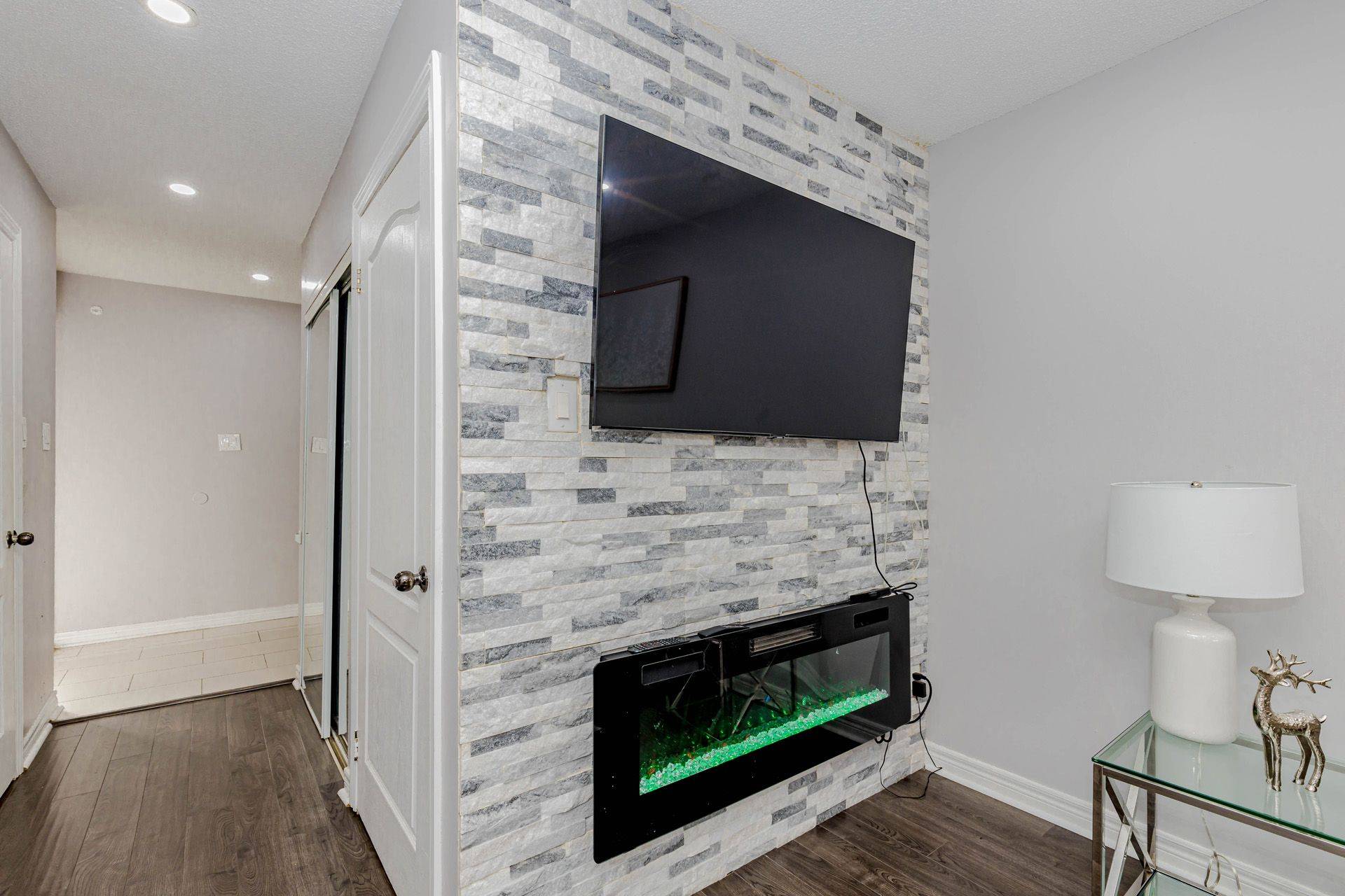 Brampton, ON L6V 2X5,3 Kingswood DR