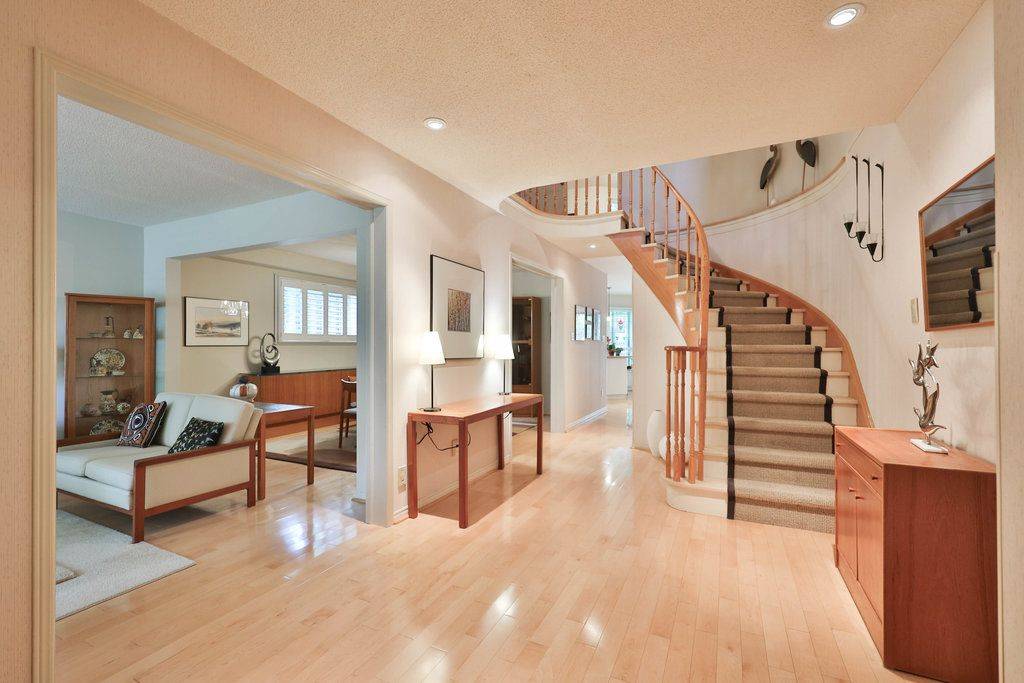 Mississauga, ON L5K 2M4,1995 Pitagora CT