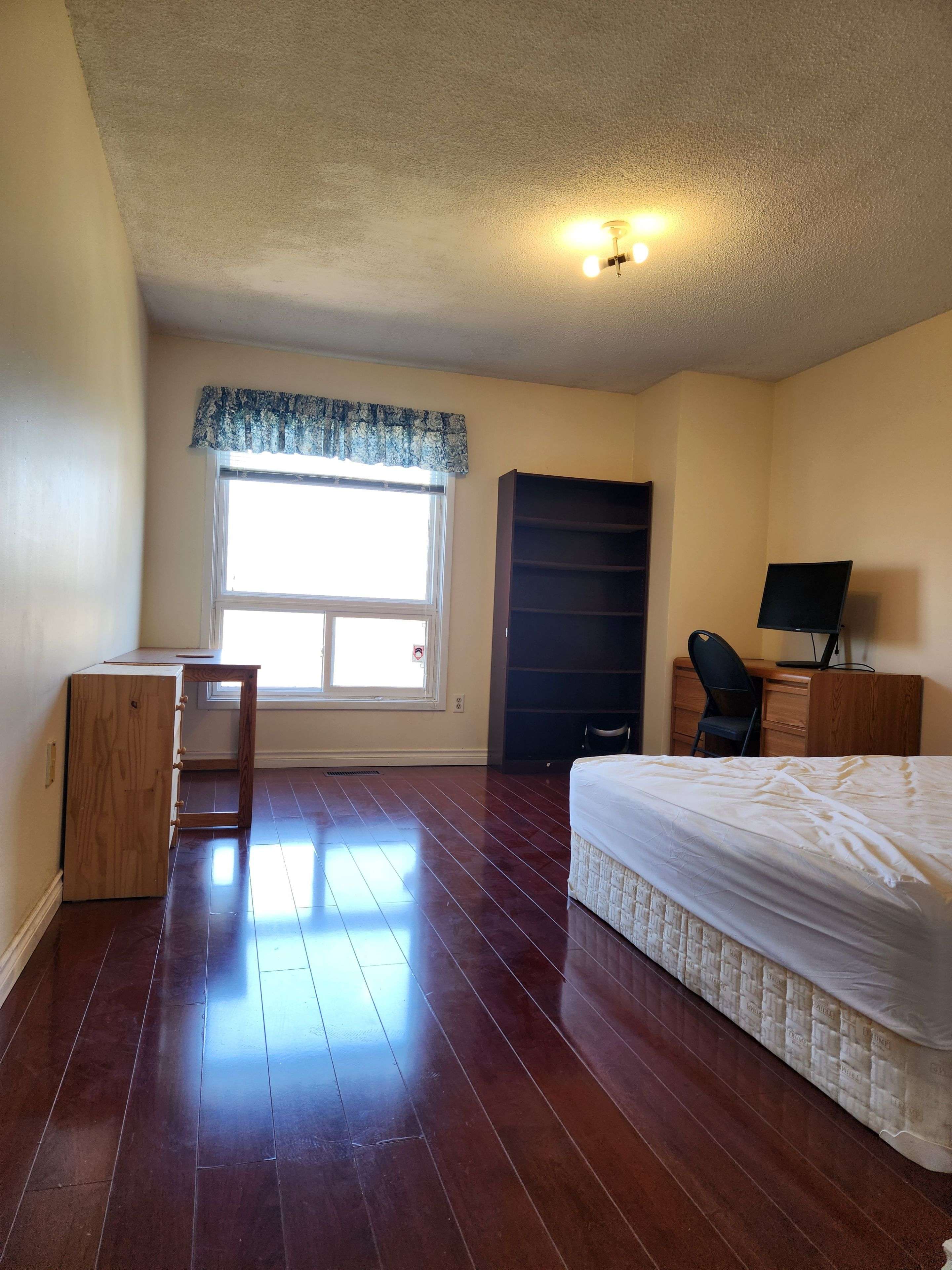 Mississauga, ON L5L 2M1,4253 Trellis CRES #Upper