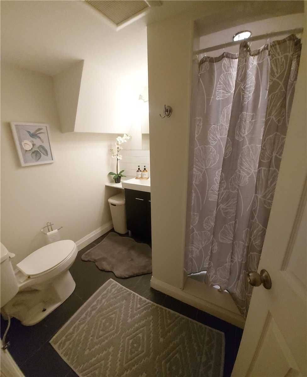 Mississauga, ON L5E 1K3,1086 Fourth ST