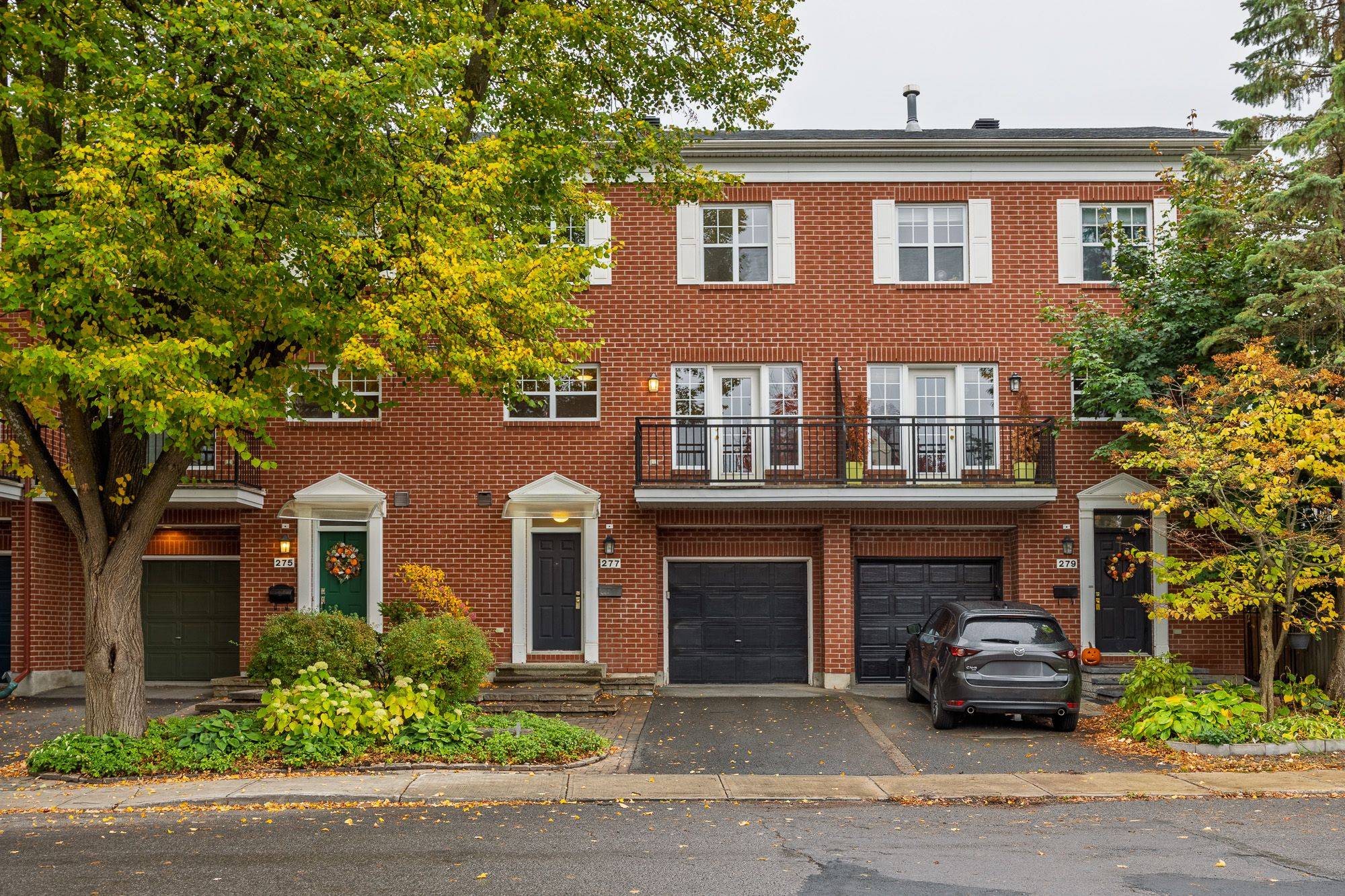 Manor Park - Cardinal Glen And Area, ON K1K 4W2,277 Mart CIR