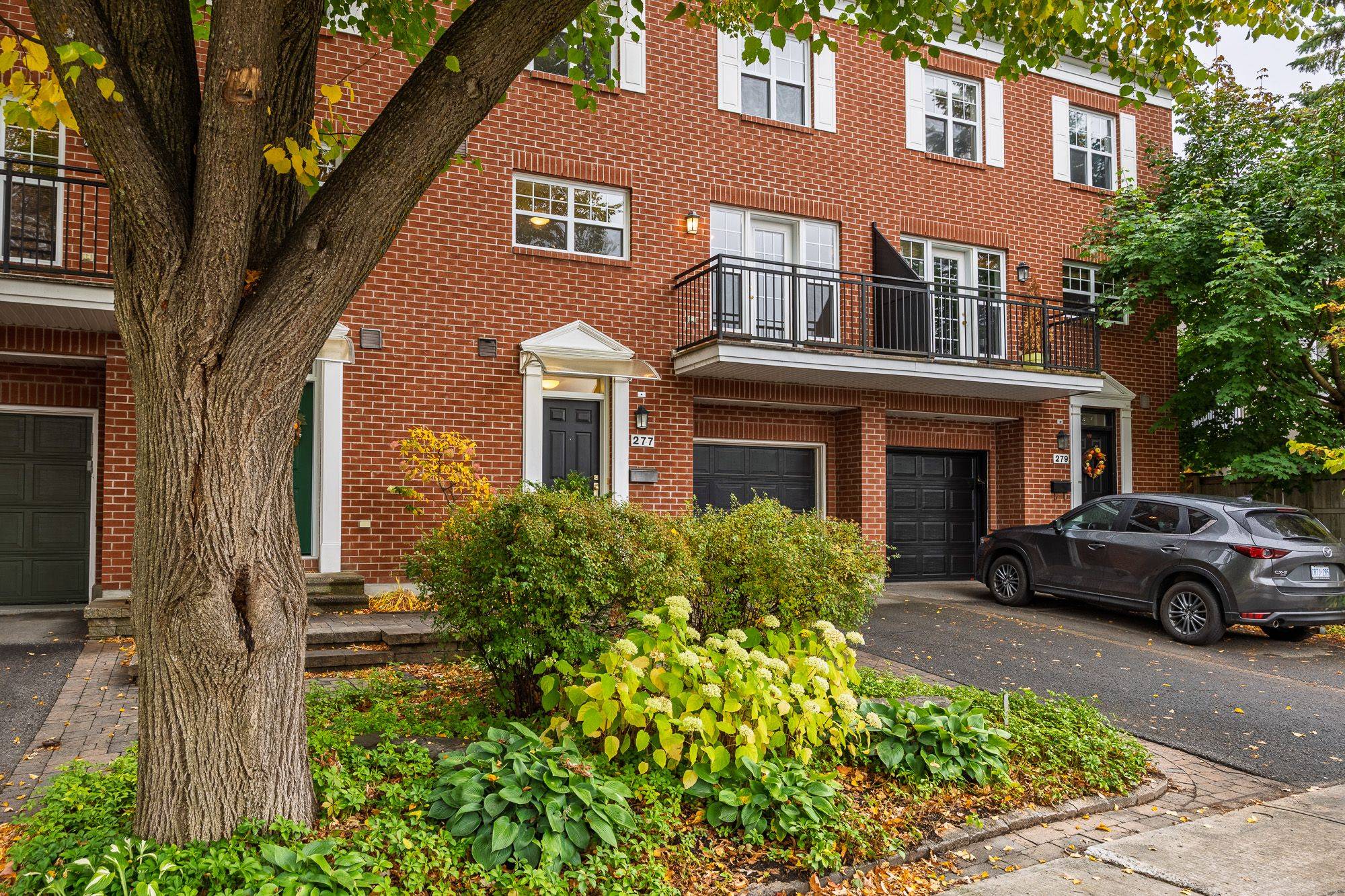 Manor Park - Cardinal Glen And Area, ON K1K 4W2,277 Mart CIR