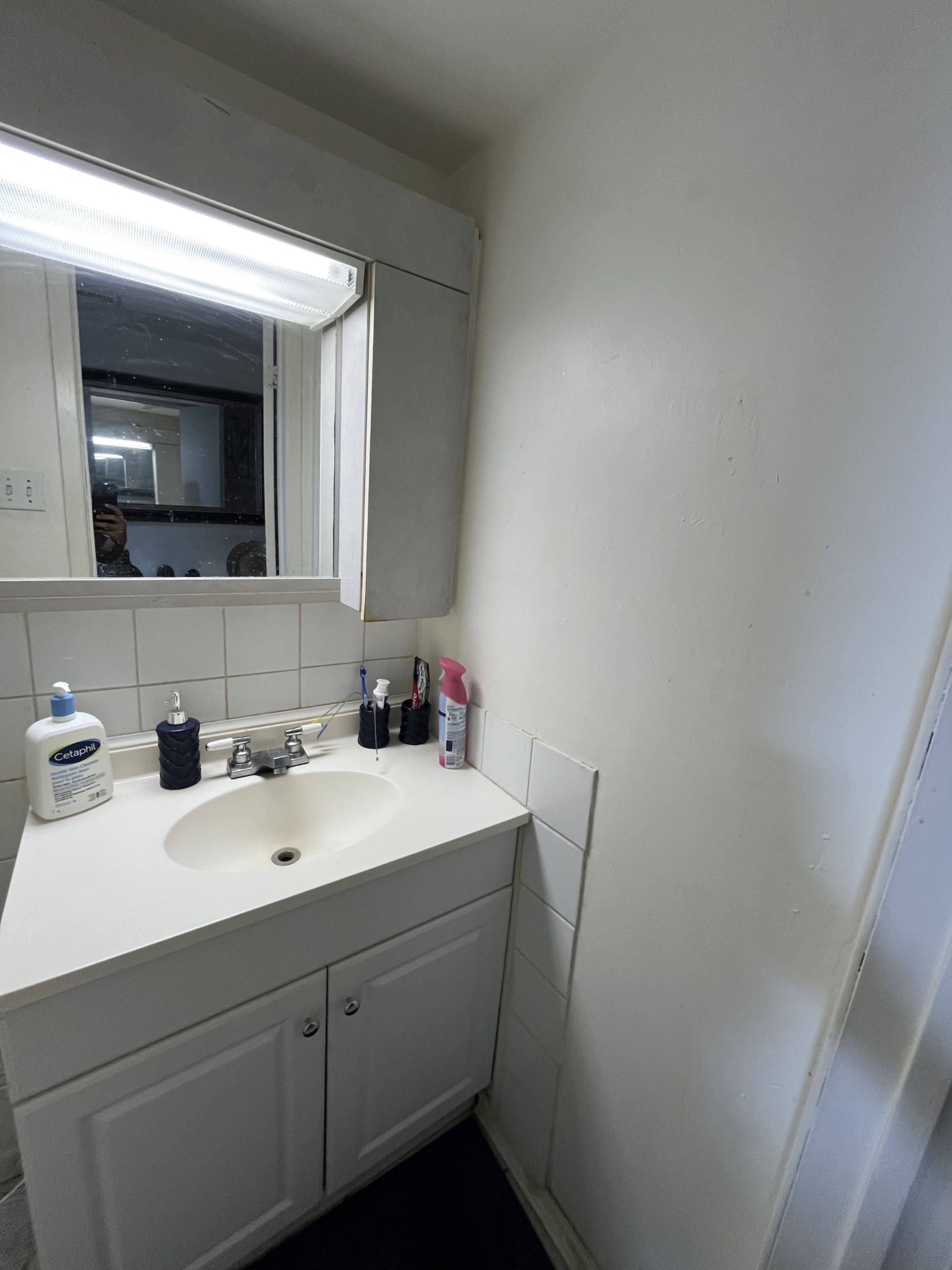 Toronto W10, ON M9V 3K8,452 Silverstone DR #46