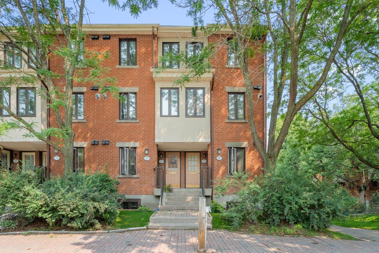 Manor Park - Cardinal Glen And Area, ON K1K 4K8,25 Sheba Private