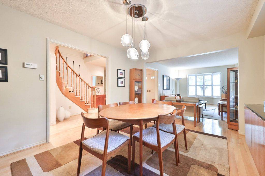 Mississauga, ON L5K 2M4,1995 Pitagora CT