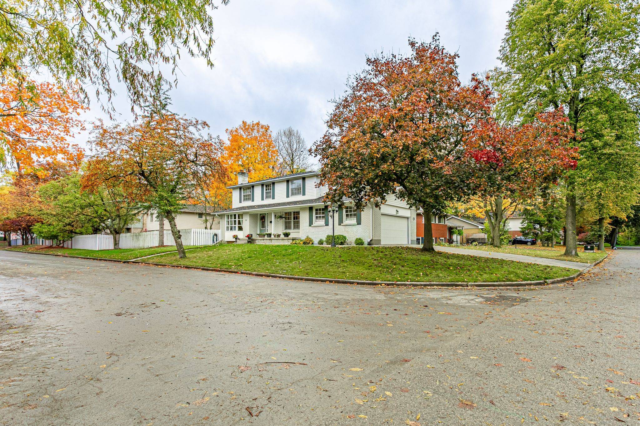 London South, ON N6J 3C9,836 Westbury CRES