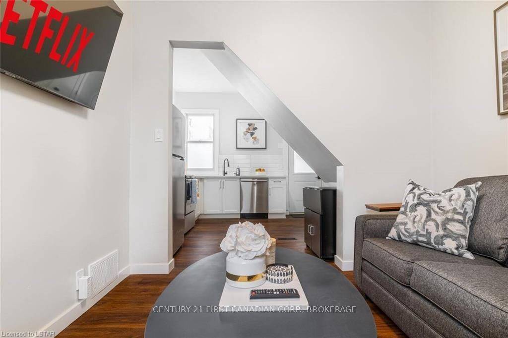 London South, ON N5Z 3N9,43 JOSEPHINE ST #3